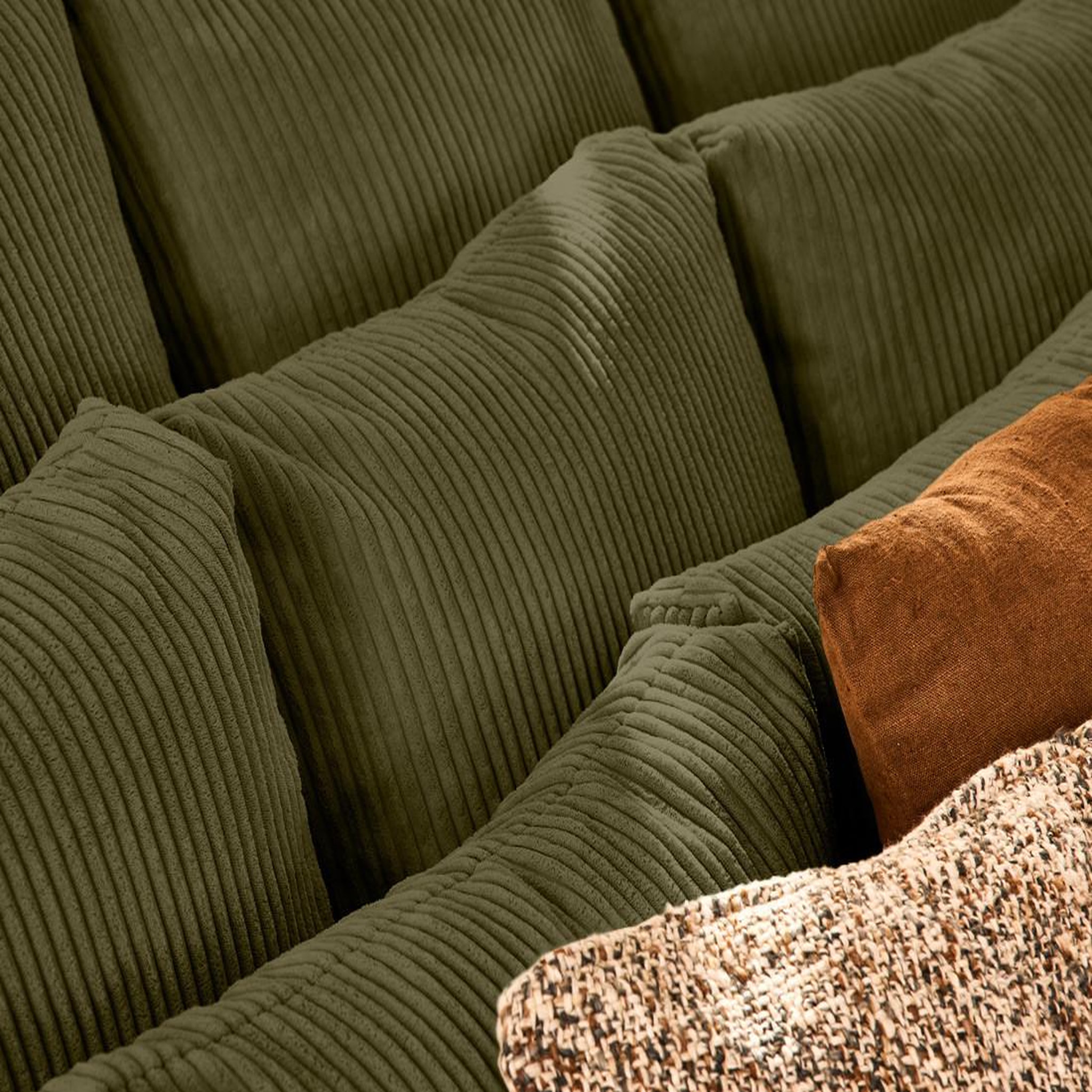 Voir la diapositive 4 : LISA DESIGN Amadora - canapé droit 4 places en velours côtelé