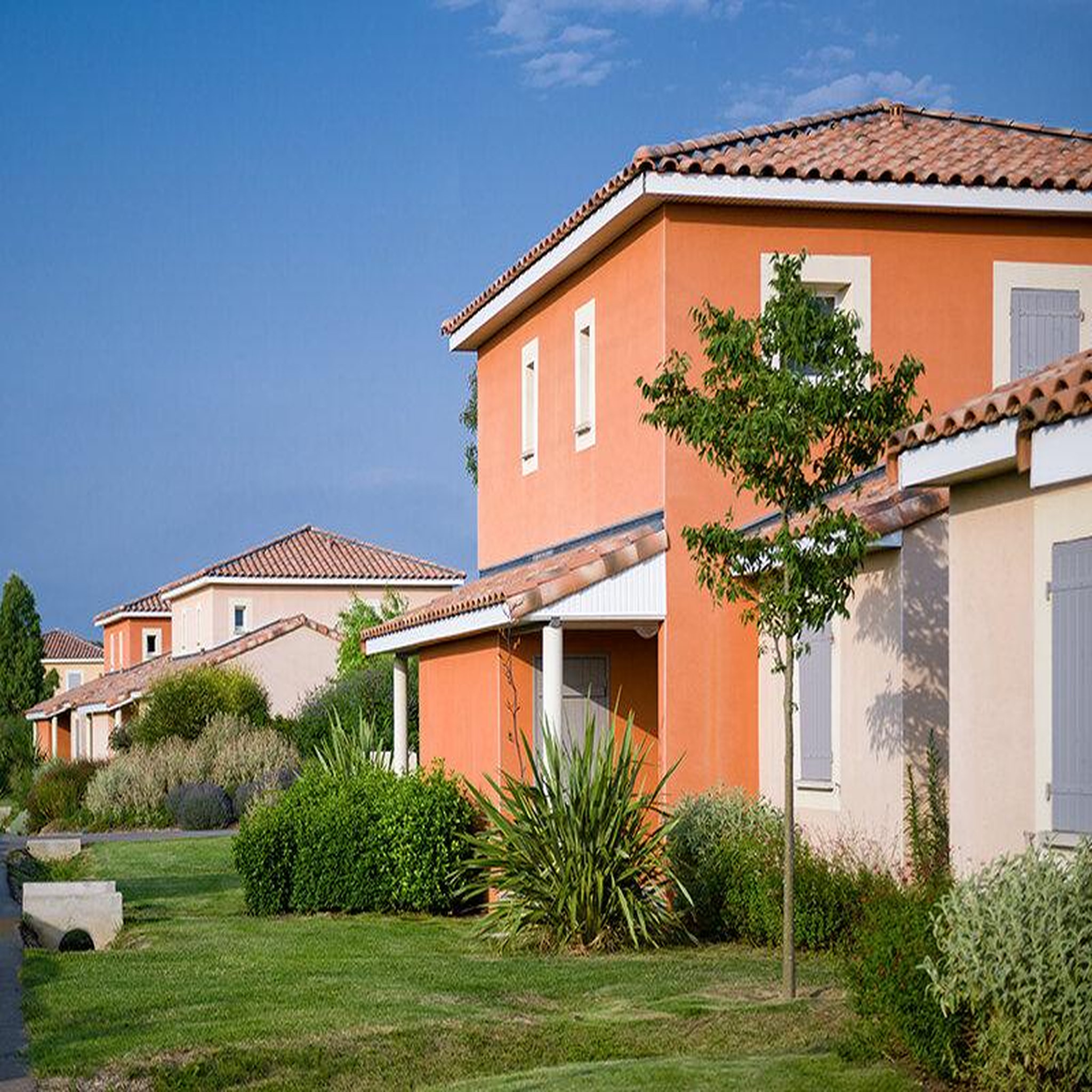 Voir la diapositive 2 : Smartbox 3 jours en famille dans une villa près de montpellier - coffret cadeau séjour
