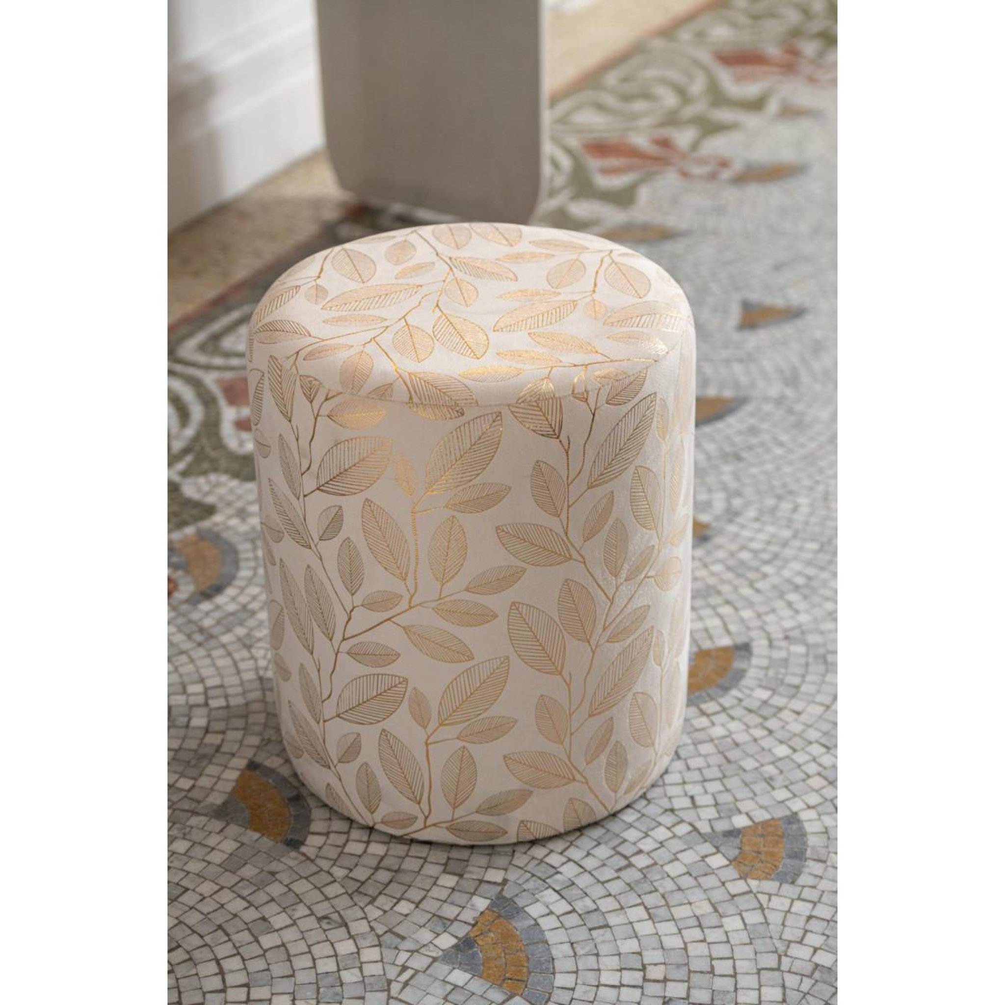 Voir la diapositive 5 : J-LINE Pouf cylindrique  moon  41cm écru & doré