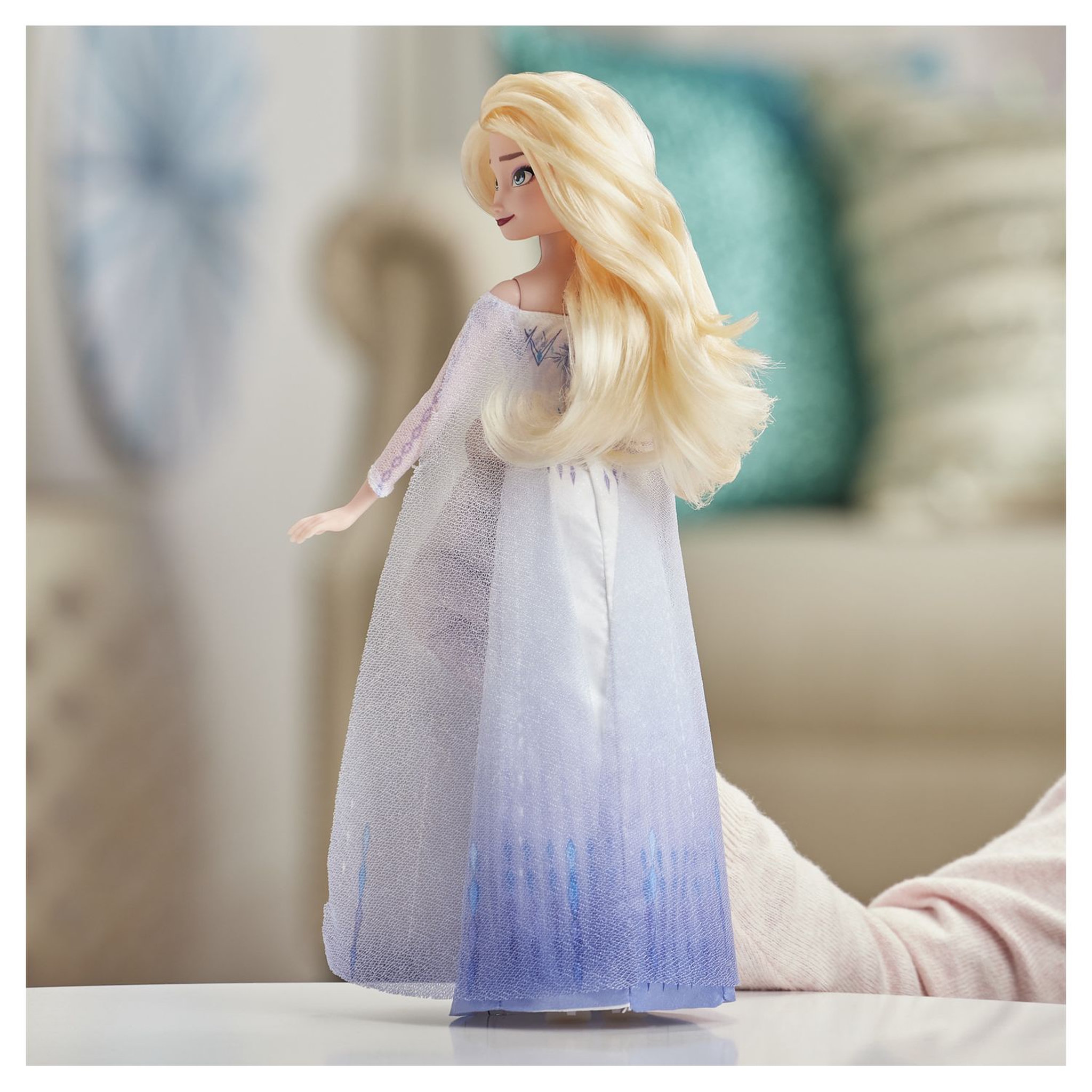 Voir la diapositive 2 : HASBRO Poupée Elsa chantante 27 cm - Reine des neiges 2 - Princesse Disney