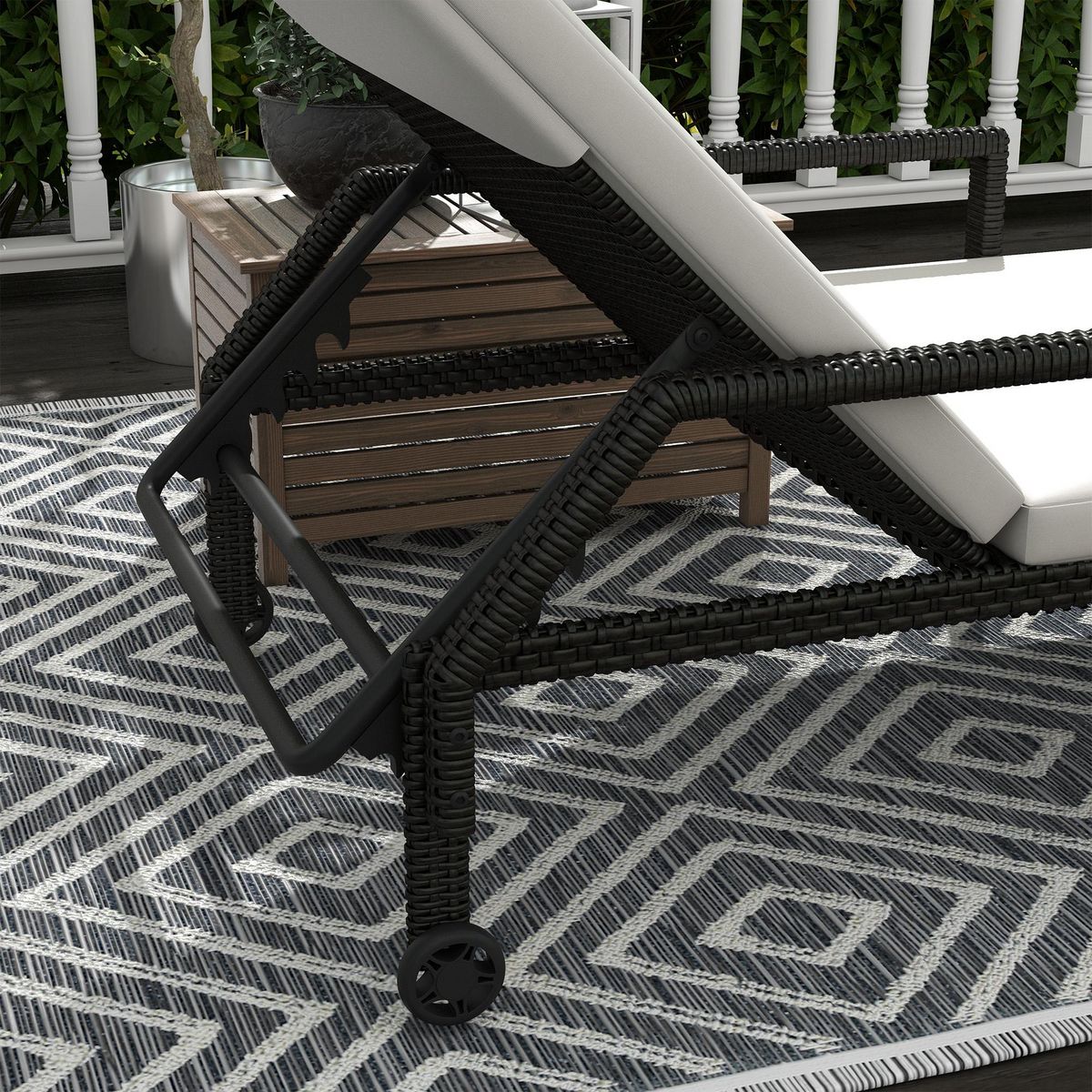 OUTSUNNY Bain de soleil transat inclinable avec matelas accoudoirs roulettes résine tressée noir