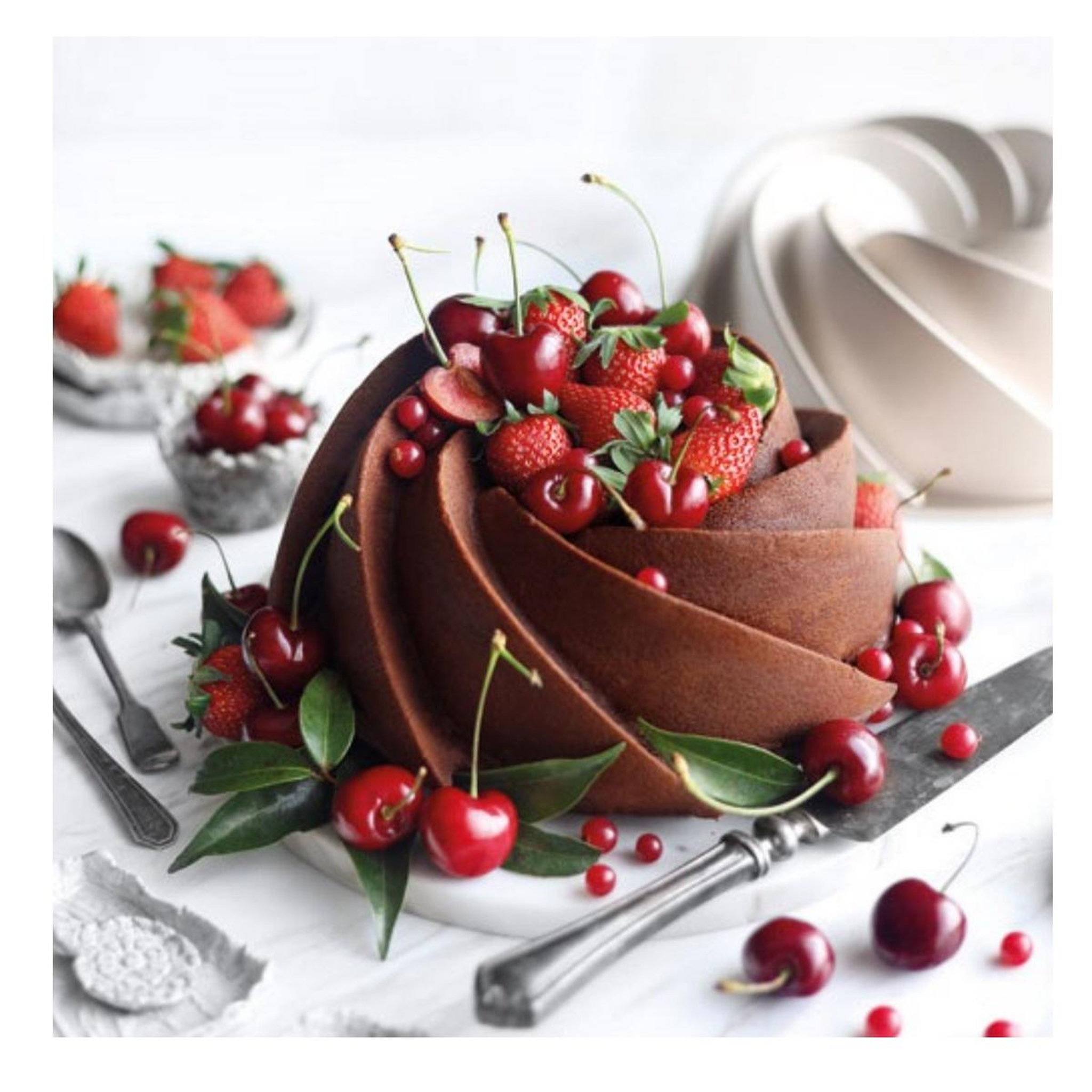 Voir la diapositive 3 : Patisse Moule à couronne 24 x 8.8 cm fonte aluminium - 04501