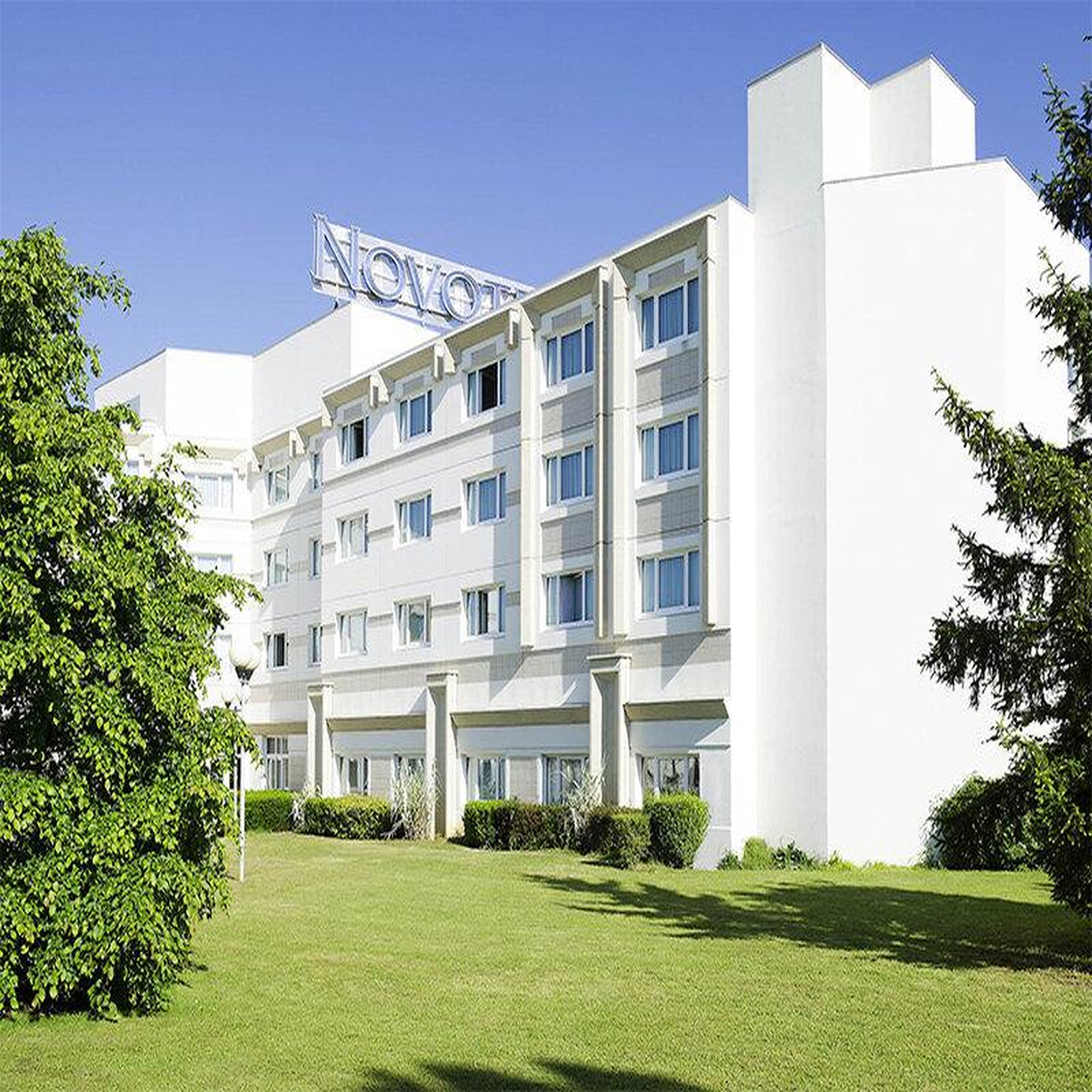 Voir la diapositive 4 : Smartbox Escapade près de bourges : 2 jours en hôtel 4* - coffret cadeau séjour