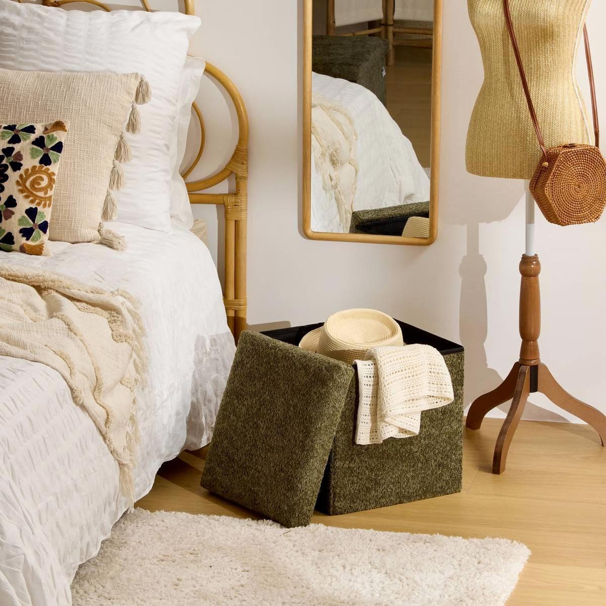 Voir la diapositive 4 : ATMOSPHERA Pouf coffre pliable  soana  38cm kaki