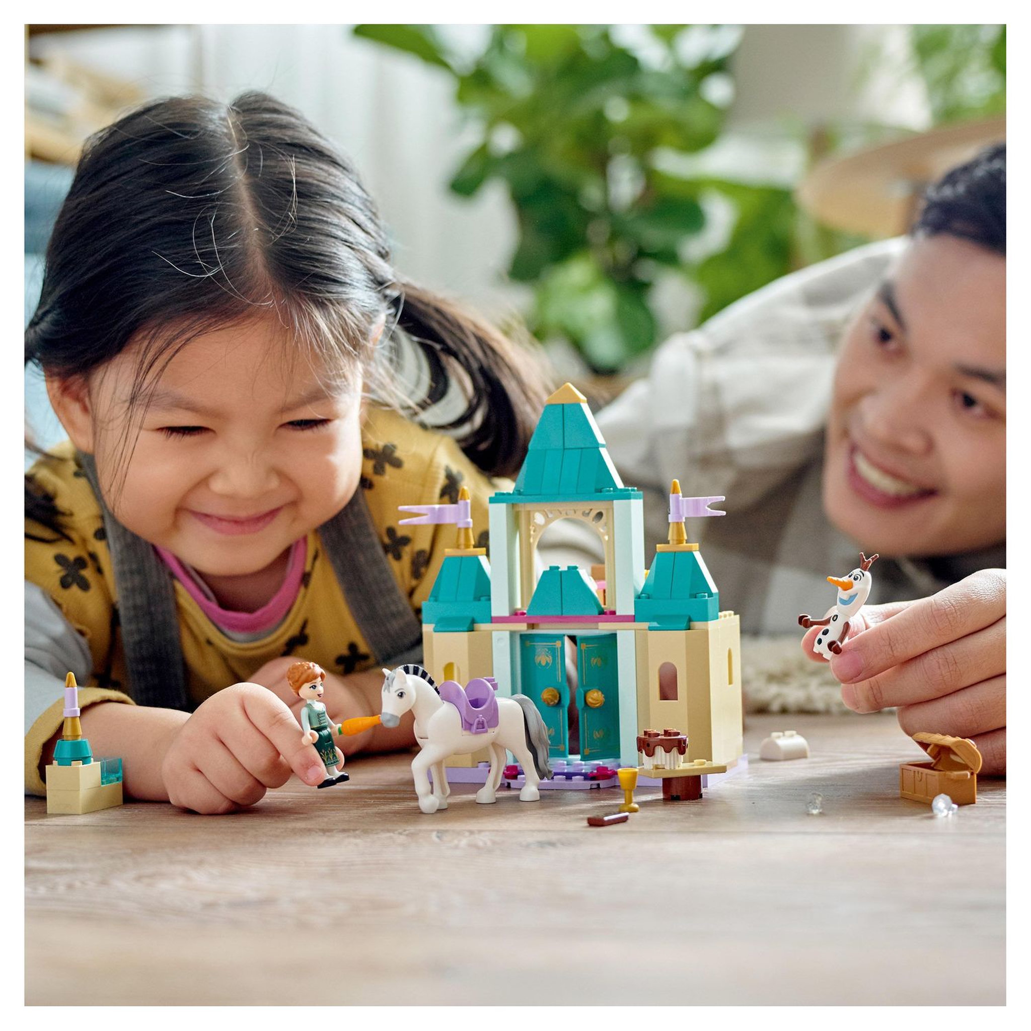 Voir la diapositive 8 : LEGO Reine des neiges 2 43204 Les jeux au château d'Anna et Olaf, Jouet Reine des Neiges