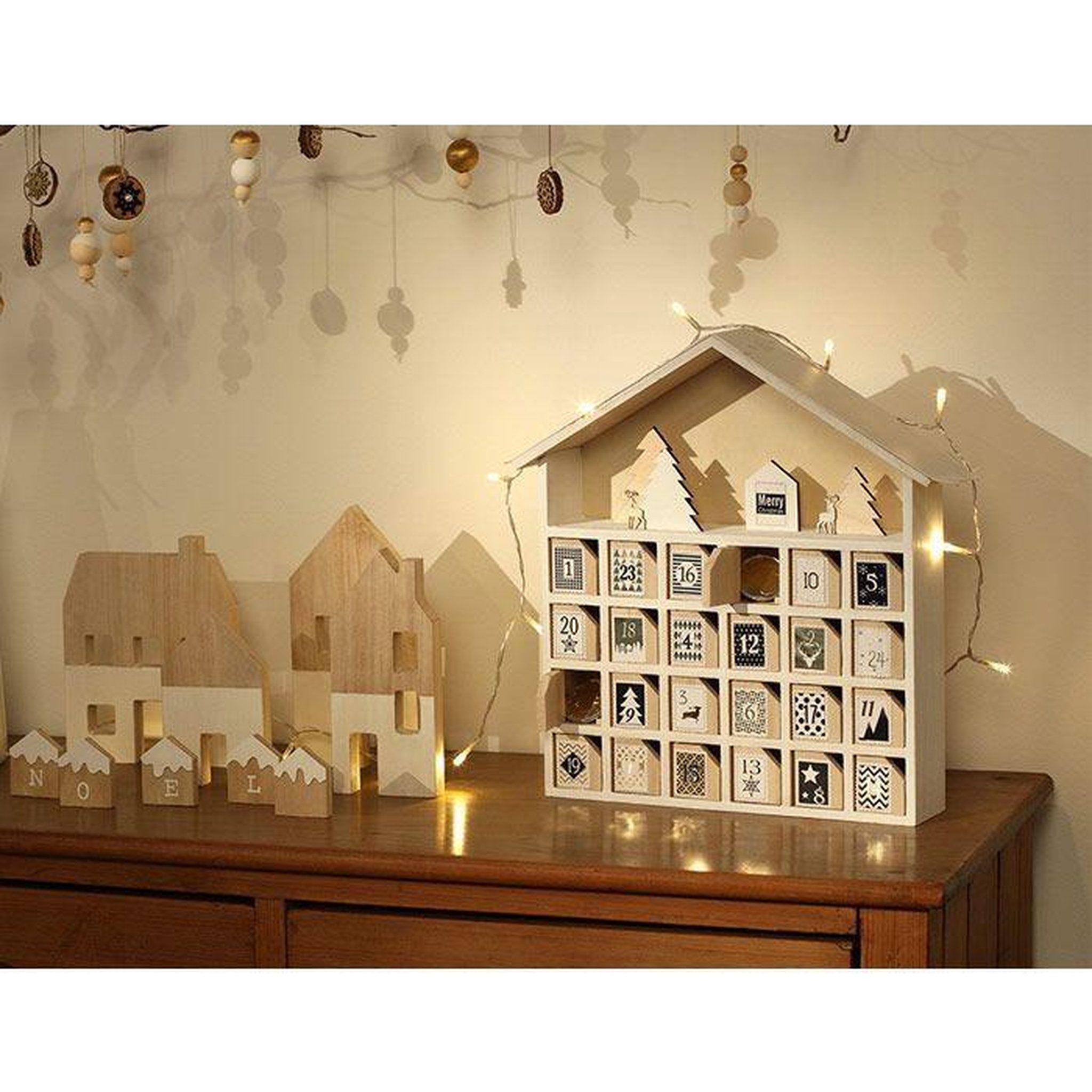Voir la diapositive 2 : Artemio Calendrier de l'avent en bois maison 31,5 x 7 x 34 cm