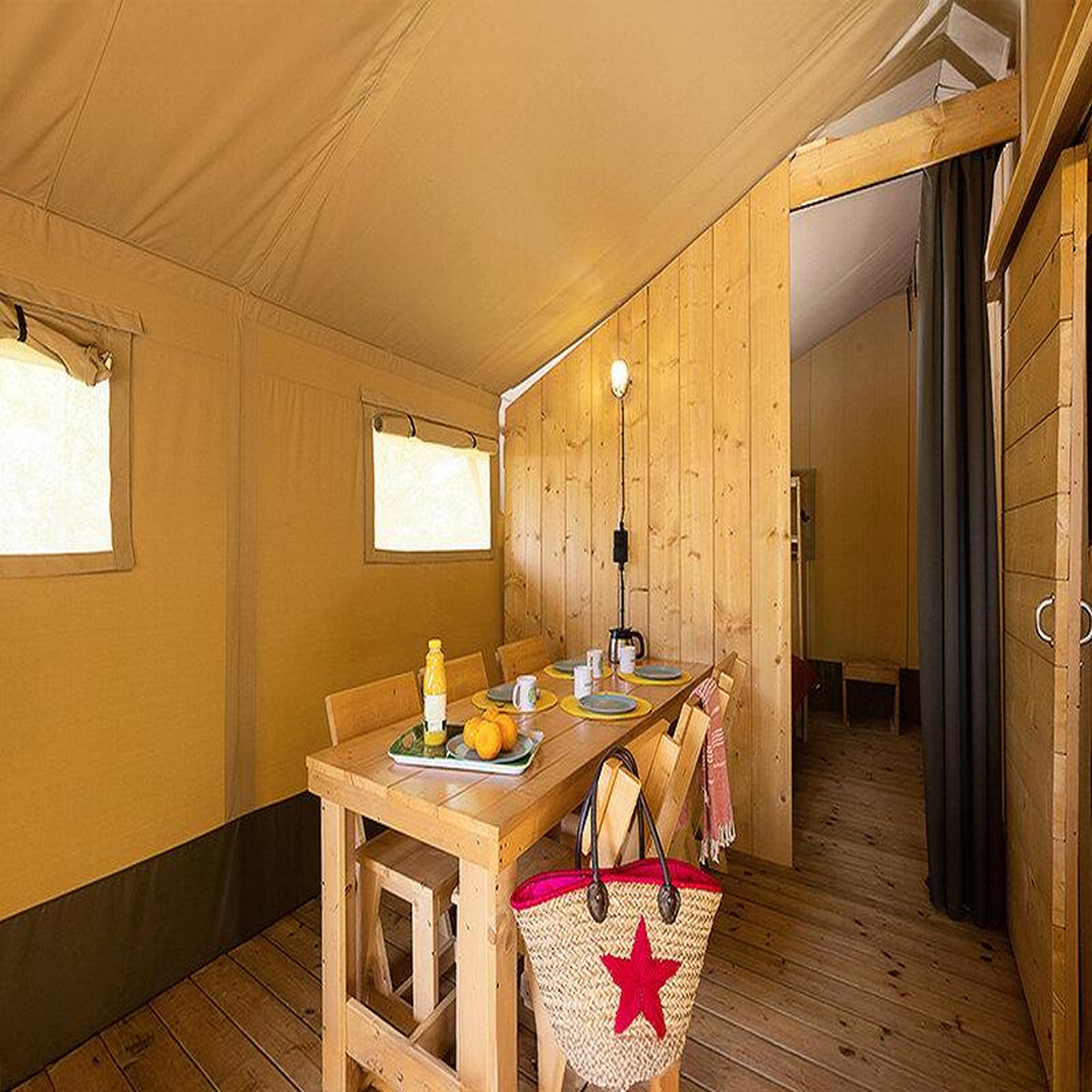 Voir la diapositive 5 : Smartbox 3 jours en famille en lodge dans un camping 4* avec dîners - coffret cadeau séjour