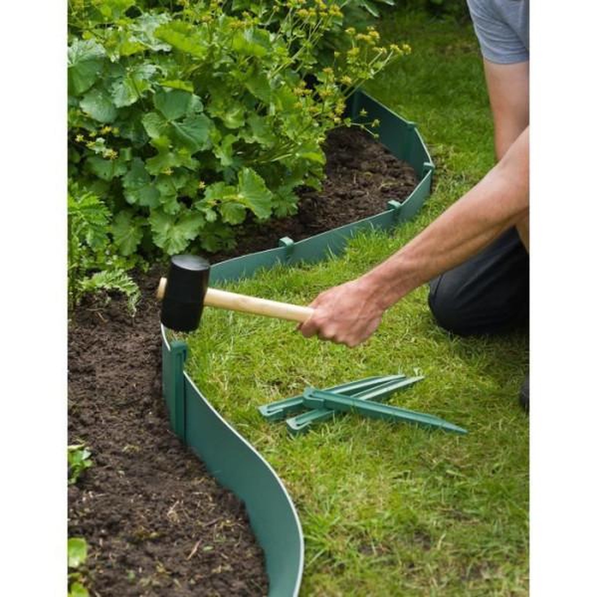 Voir la diapositive 2 : NATURE Ancres pour bordure en polyéthylene recyclé - NATURE - H26,7 x 1,9 x 1,8 cm - Vert