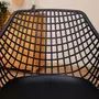 IDIMEX Lot de 4 chaises LUCIA pour salle à mange design retro avec accoudoirs, coque en plastique noir et pieds en métal décor chêne