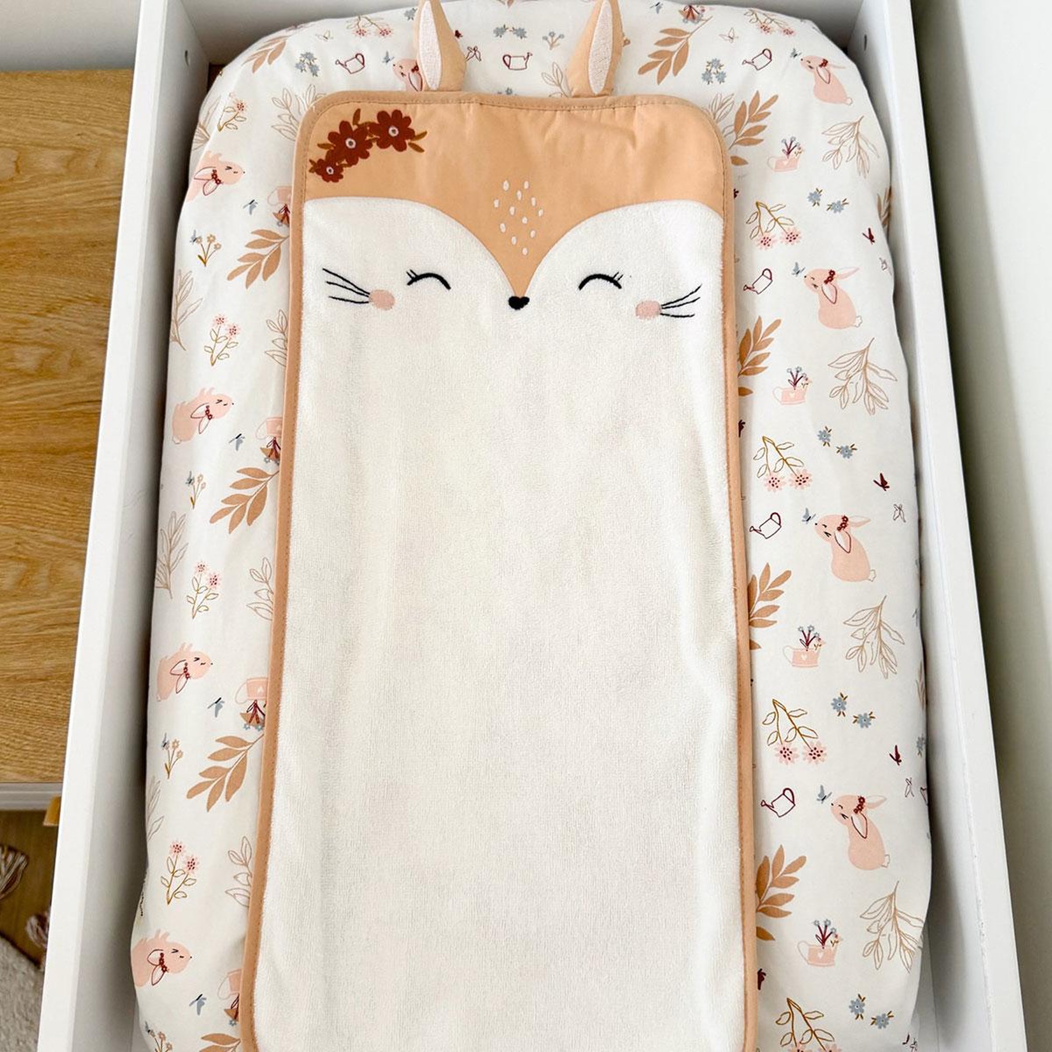 Voir la diapositive 6 : Petit Béguin Housse de matelas à langer + tapis de change praline