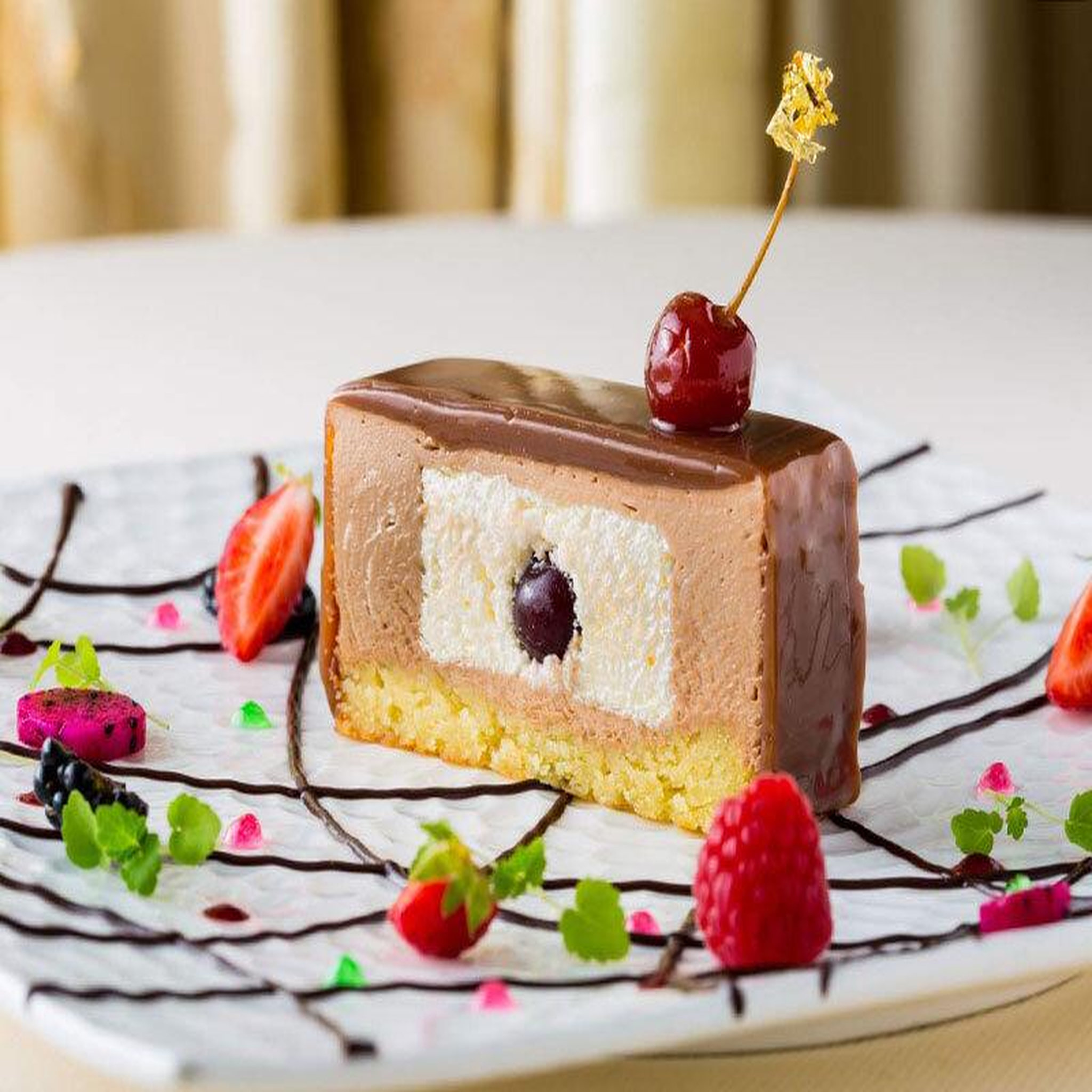Voir la diapositive 4 : Smartbox Adresses primées : repas 8 plats au restaurant mon plaisir près de montbéliard - coffret cadeau gastronomie
