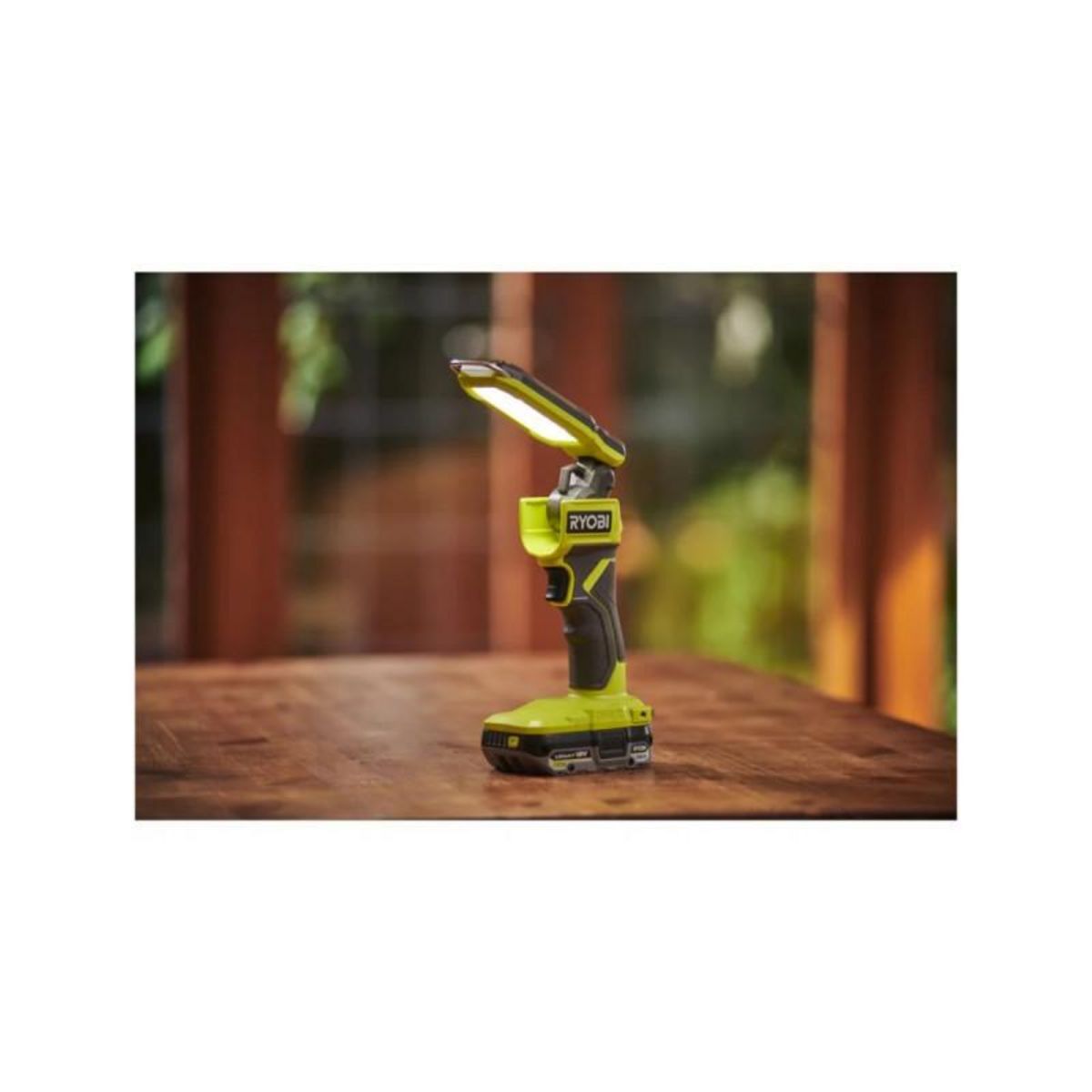 Ryobi Lanterne LED 18V RYOBI - 800 lumens - Sans batterie ni chargeur - RSL18-0