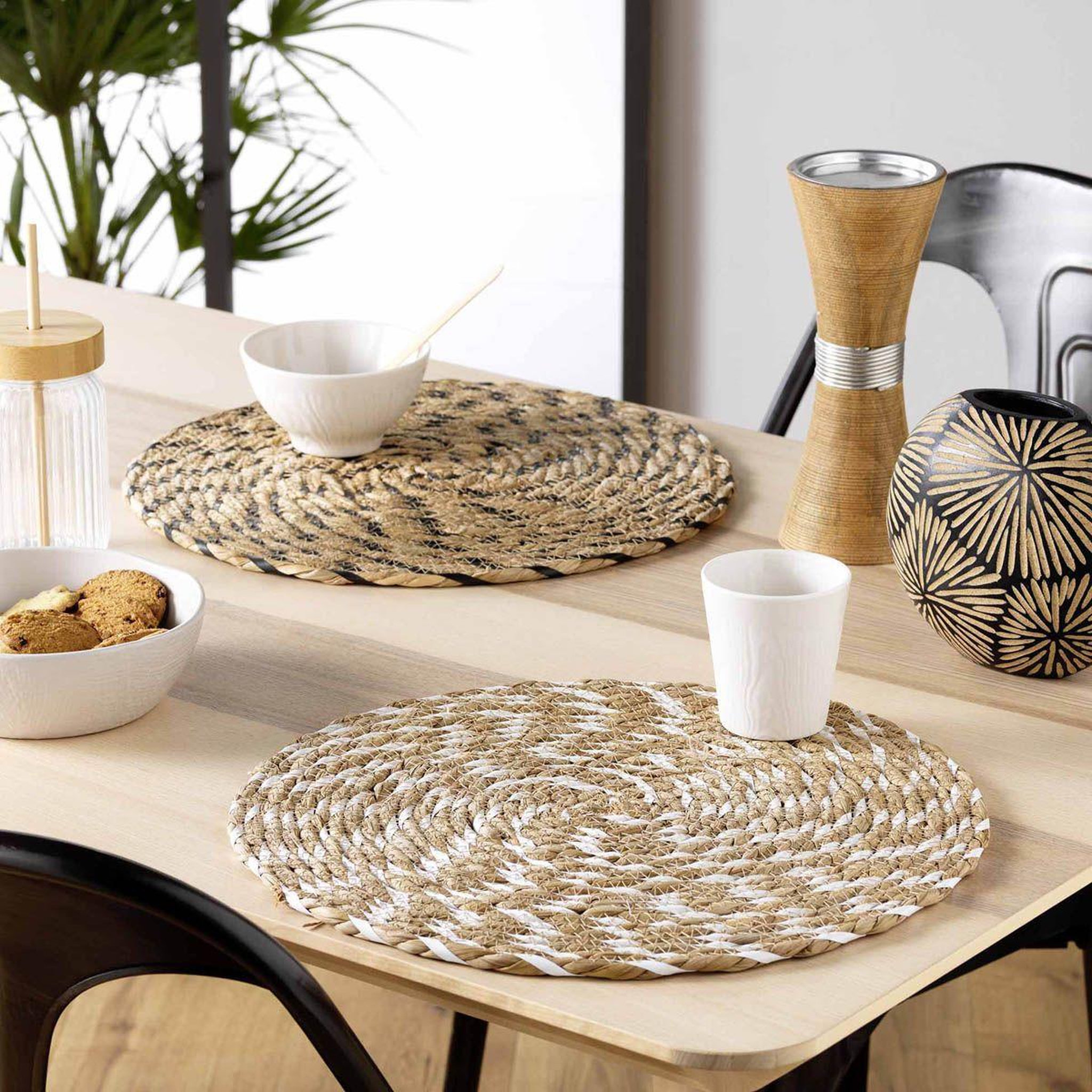 Voir la diapositive 3 : Douceur d'Intérieur Set de table rond en paille  nala  38cm naturel & noir
