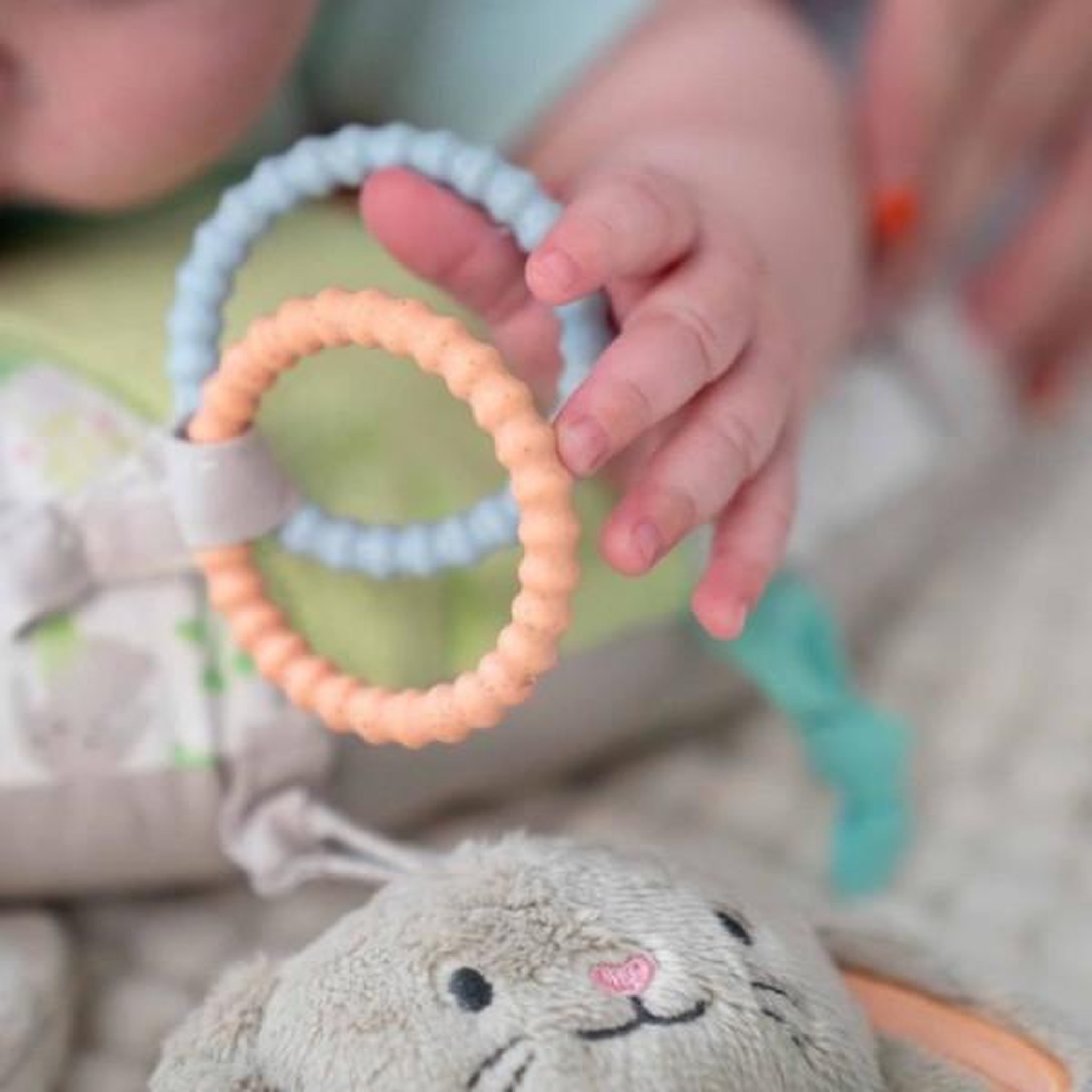 Voir la diapositive 4 : MARKET24 INGENUITY Tapis d'éveil au sol bébé Sylvi pour le temps passé sur le ventre plus long avec jouets mutil sensoriels
