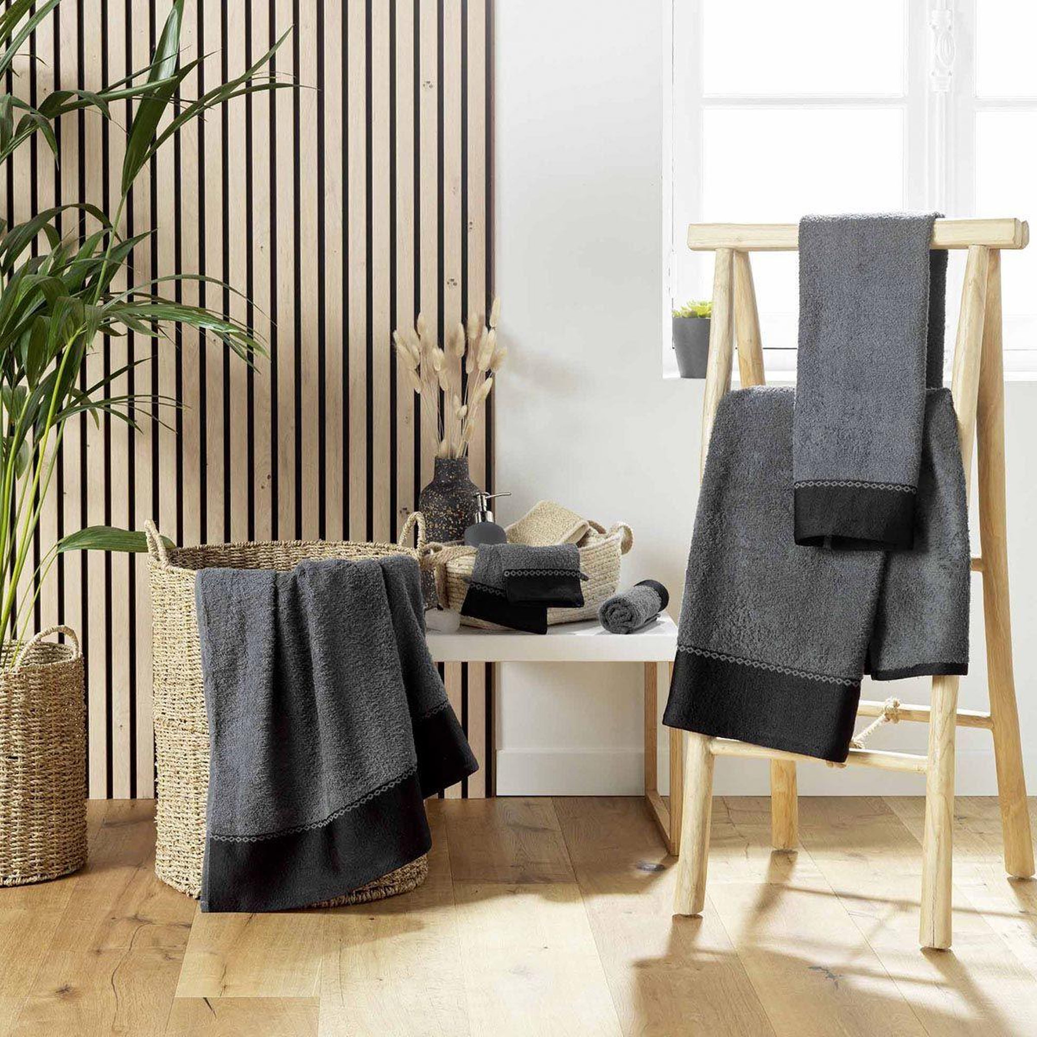 Voir la diapositive 4 : Douceur d'Intérieur Drap de bain  majesty  90x150cm anthracite