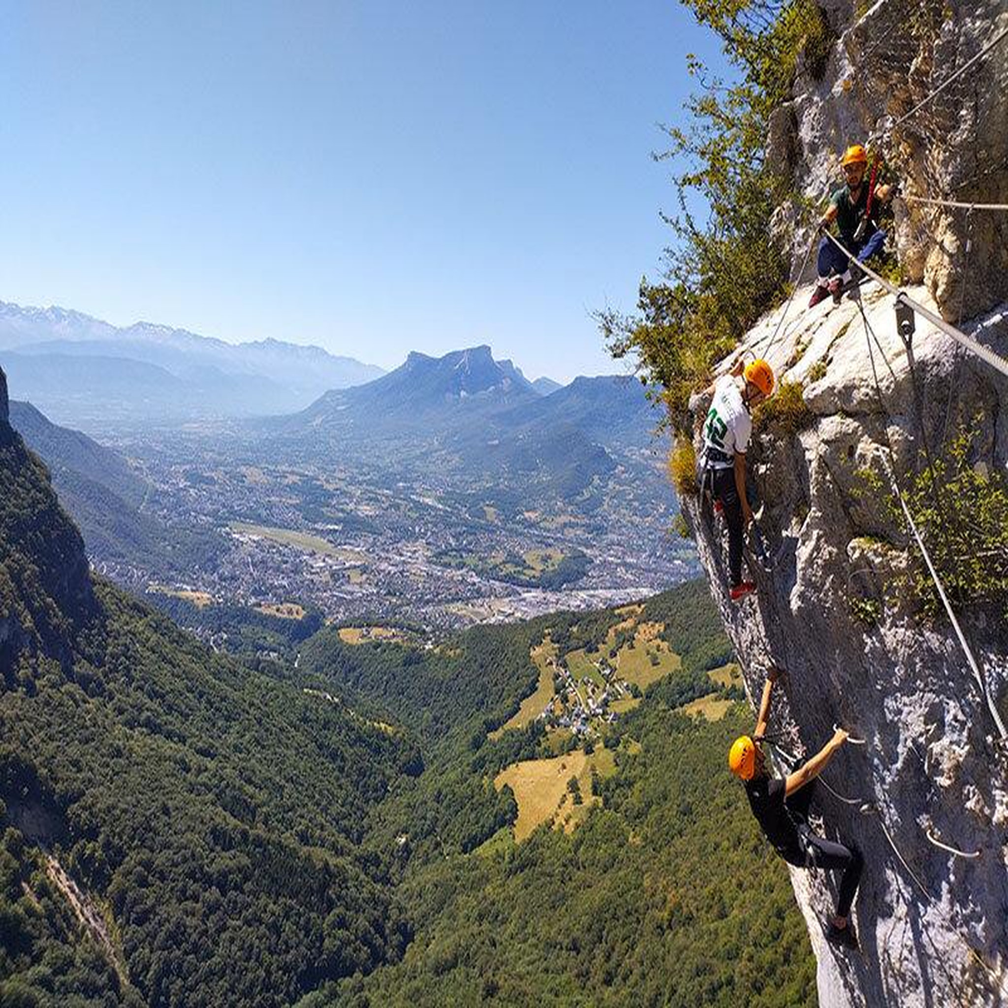 Voir la diapositive 2 : Smartbox Parcours via ferrata jules carret près de aix-les-bains pour 2 confirmés - coffret cadeau sport & aventure