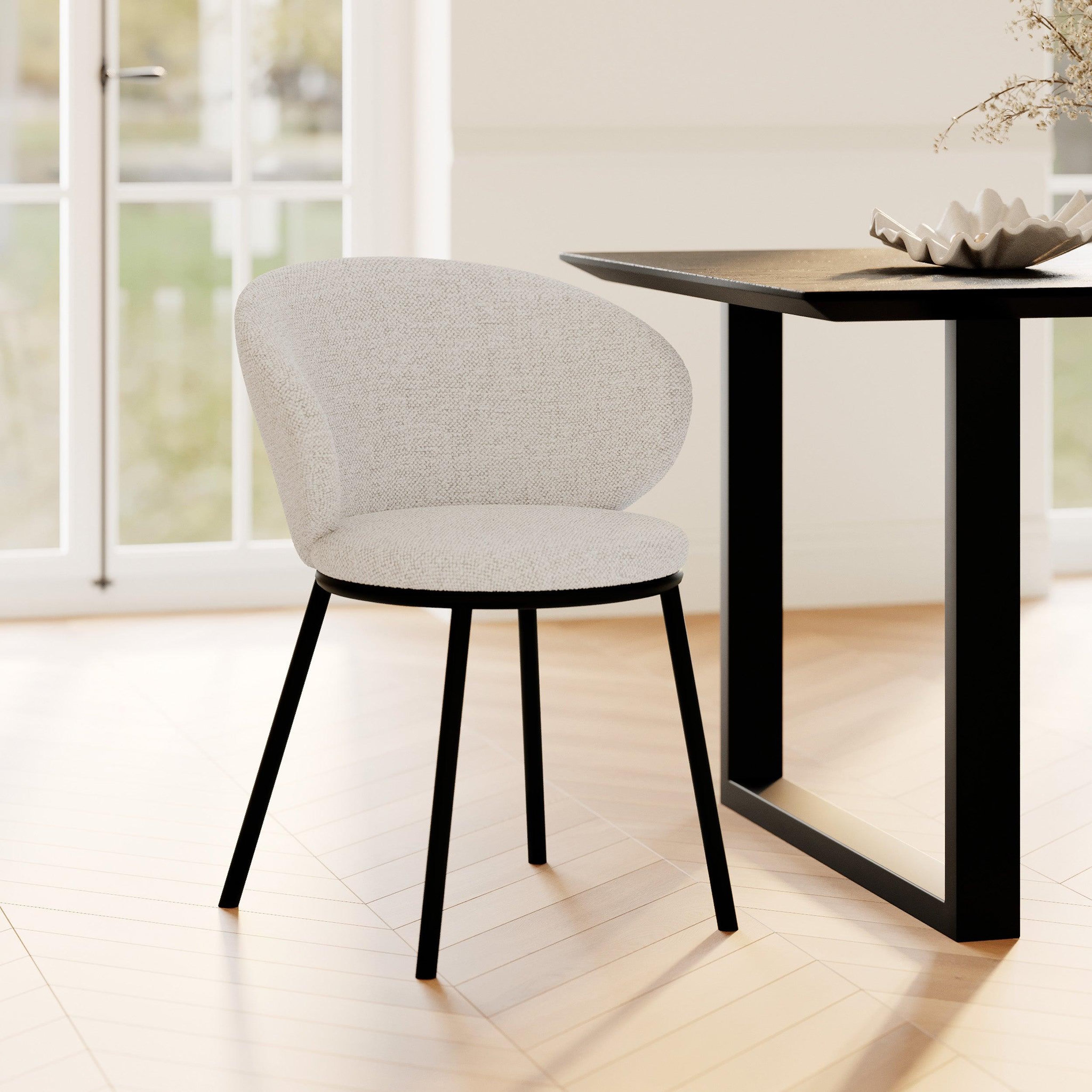 Voir la diapositive 2 : MAISON PAVANE Chaise en tissu beige et pieds en métal noir-angèle