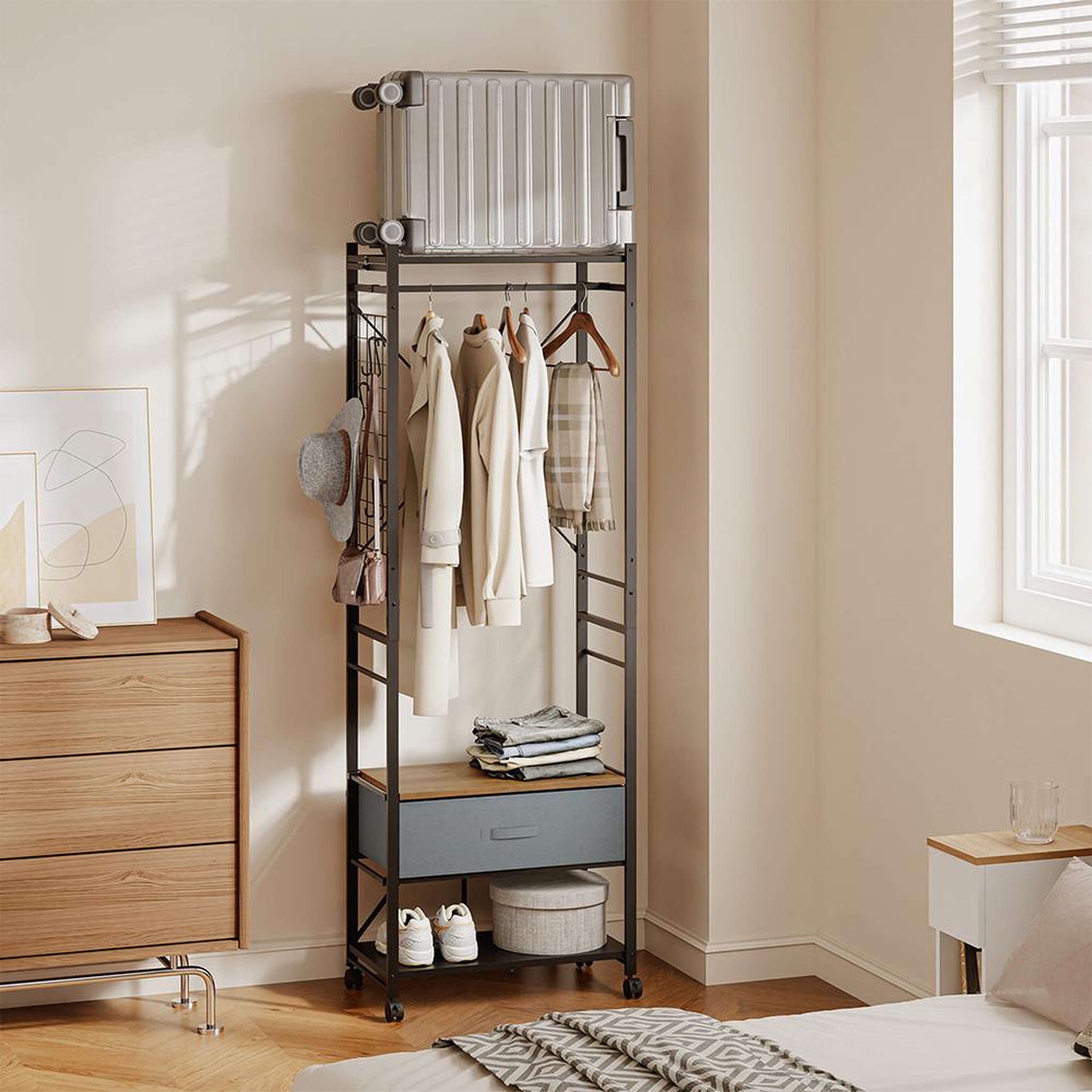 Voir la diapositive 2 : SOBUY Porte-manteaux sur roulettes Gris foncé 60x32x175 cm KLS23-SCH