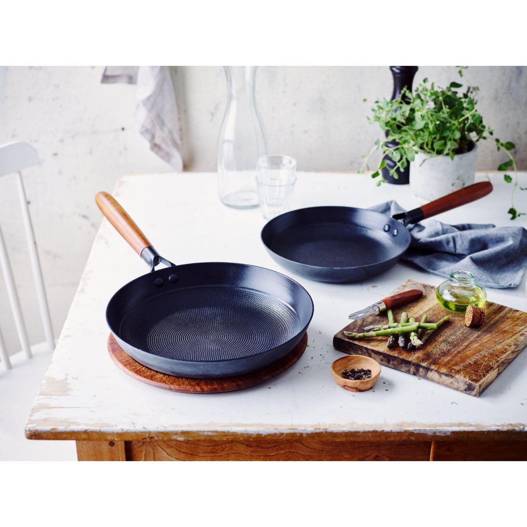 Voir la diapositive 4 : Beka Poêle fonte recyclée 28cm noir - 15227284