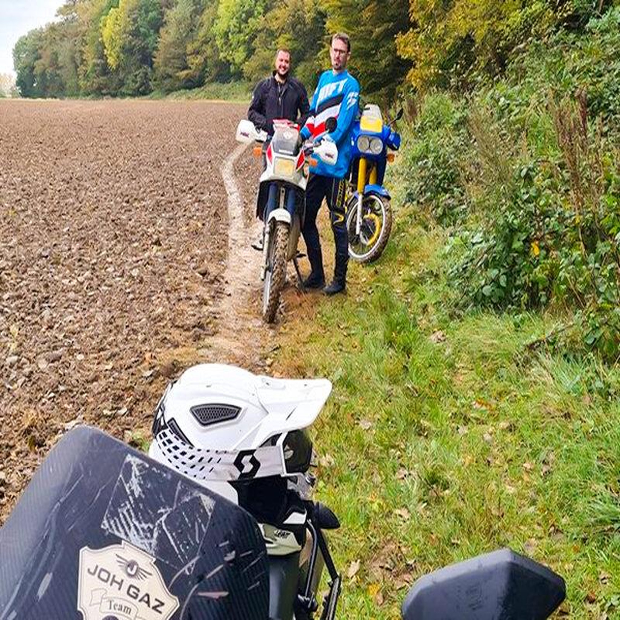 Voir la diapositive 4 : Smartbox Journée de randonnée en moto avec équipement de pilote intégral et collations - Coffret Cadeau Sport & Aventure