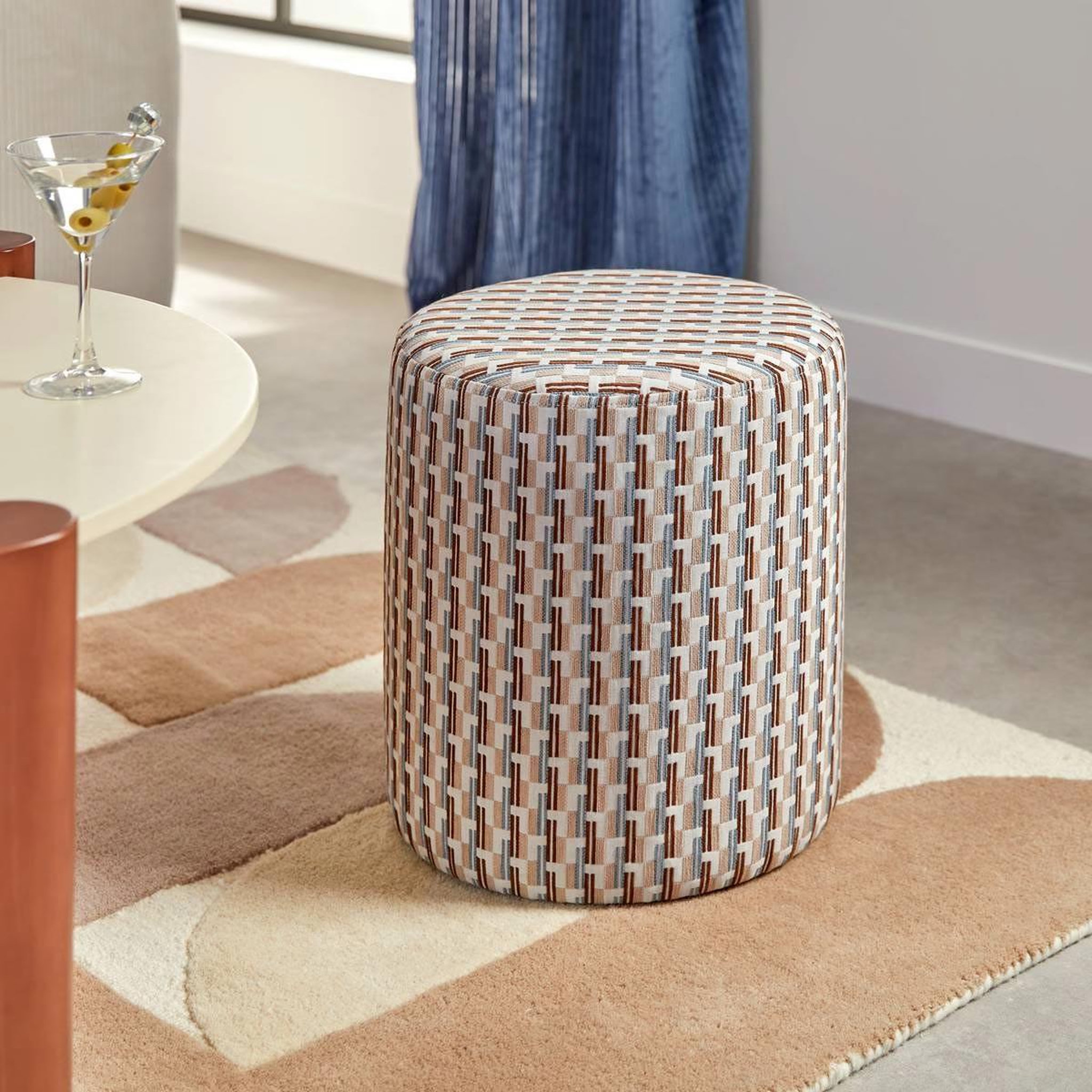 Voir la diapositive 4 : ATMOSPHERA Pouf chenille à motifs  sky lounge  38cm beige