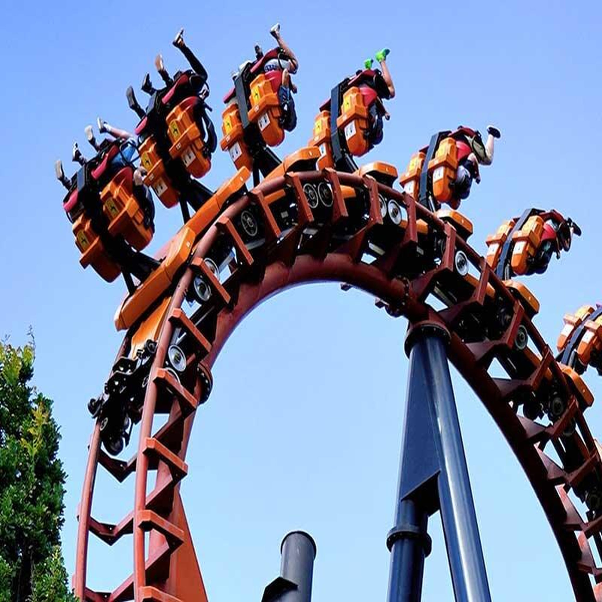 Voir la diapositive 2 : Smartbox Entrée à Walibi Belgium en 2025 pour 2 adultes et 1 enfant - Coffret Cadeau Sport & Aventure