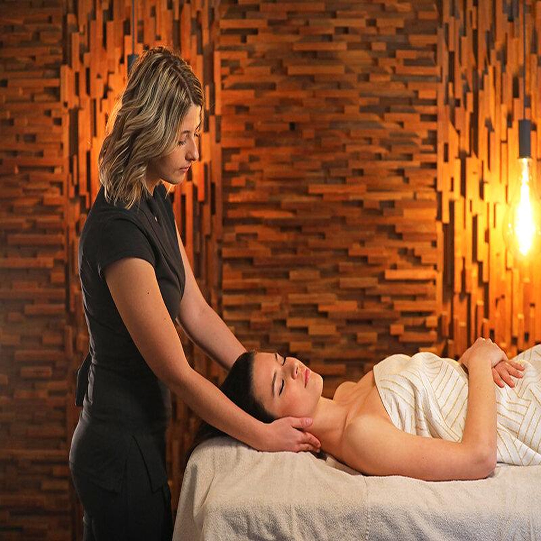 Voir la diapositive 4 : Smartbox Parenthèse bien-être avec soins et accès au spa au cœur de aix-en-provence - coffret cadeau bien-être
