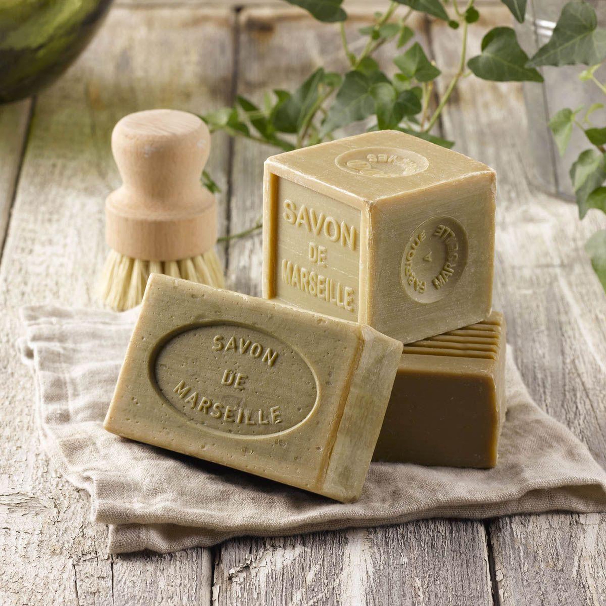 Voir la diapositive 2 : HOMEA Savon de marseille  cube  300g huile d'olive