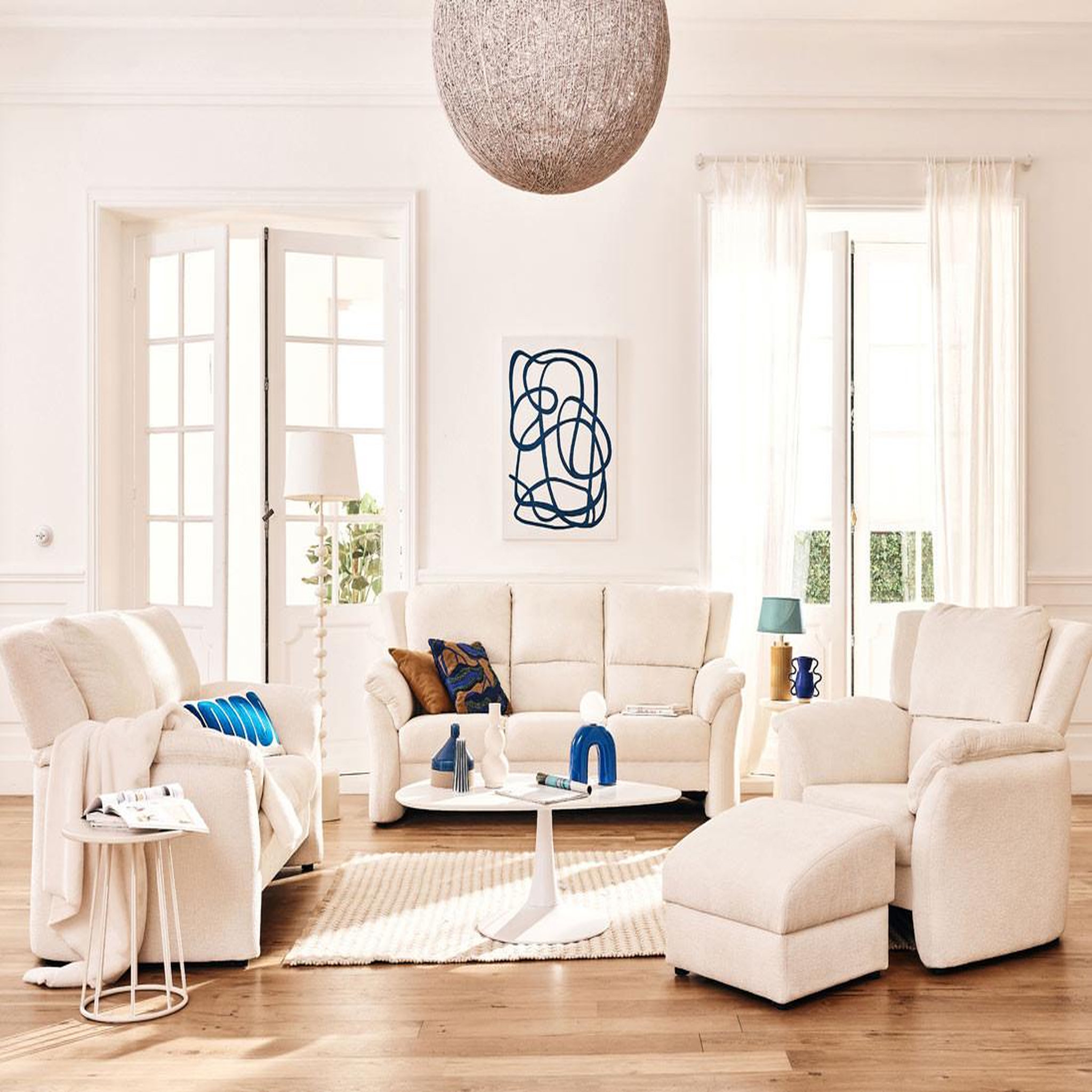 Voir la diapositive 2 : LISA DESIGN Bastille - fauteuil en tissu velours relief