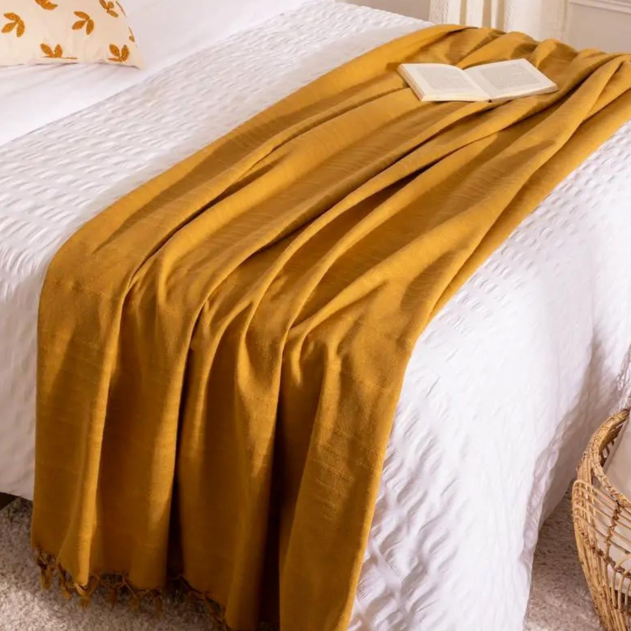 Voir la diapositive 3 : ATMOSPHERA Jeté de lit  anjali  160x220cm ocre
