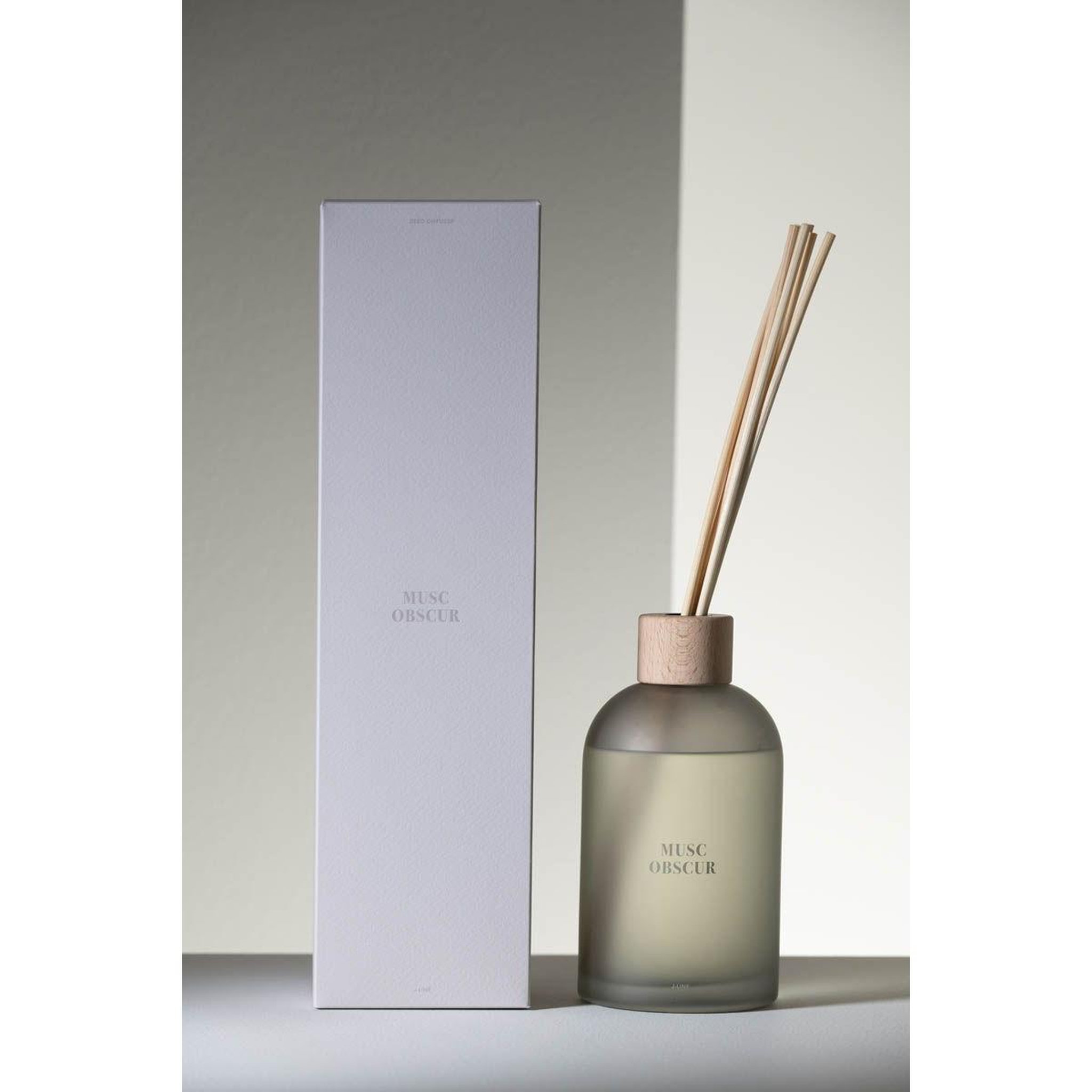 Voir la diapositive 6 : J-LINE Diffuseur de Parfum  Accords Essentiels  550ml Musc Obscur
