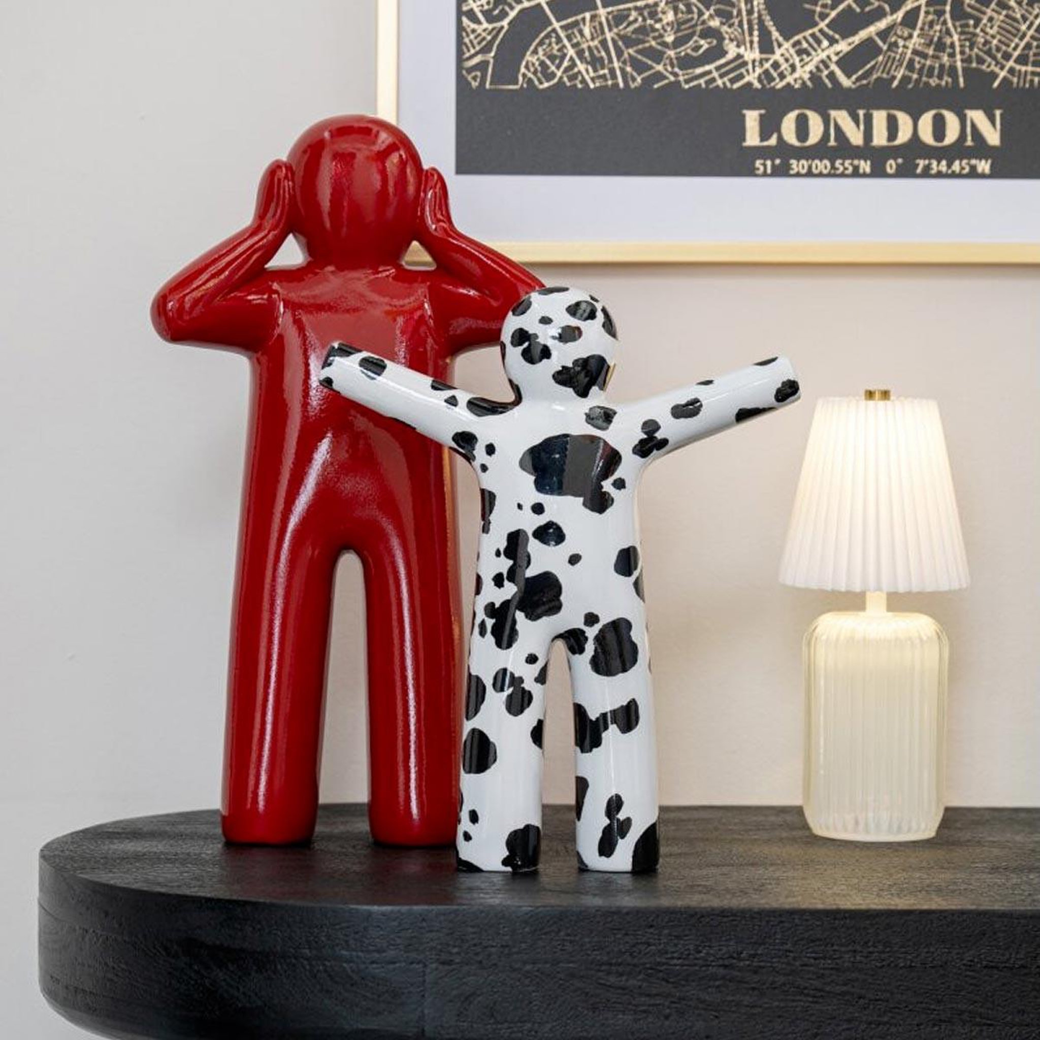 Voir la diapositive 6 : J-LINE Lampe à poser led  lola  24cm blanc cassé