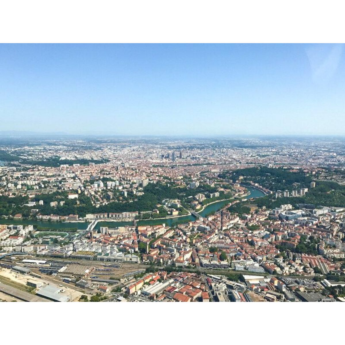 Smartbox Vol en hélicoptère de 20 min dans le Rhône - Coffret Cadeau Sport & Aventure