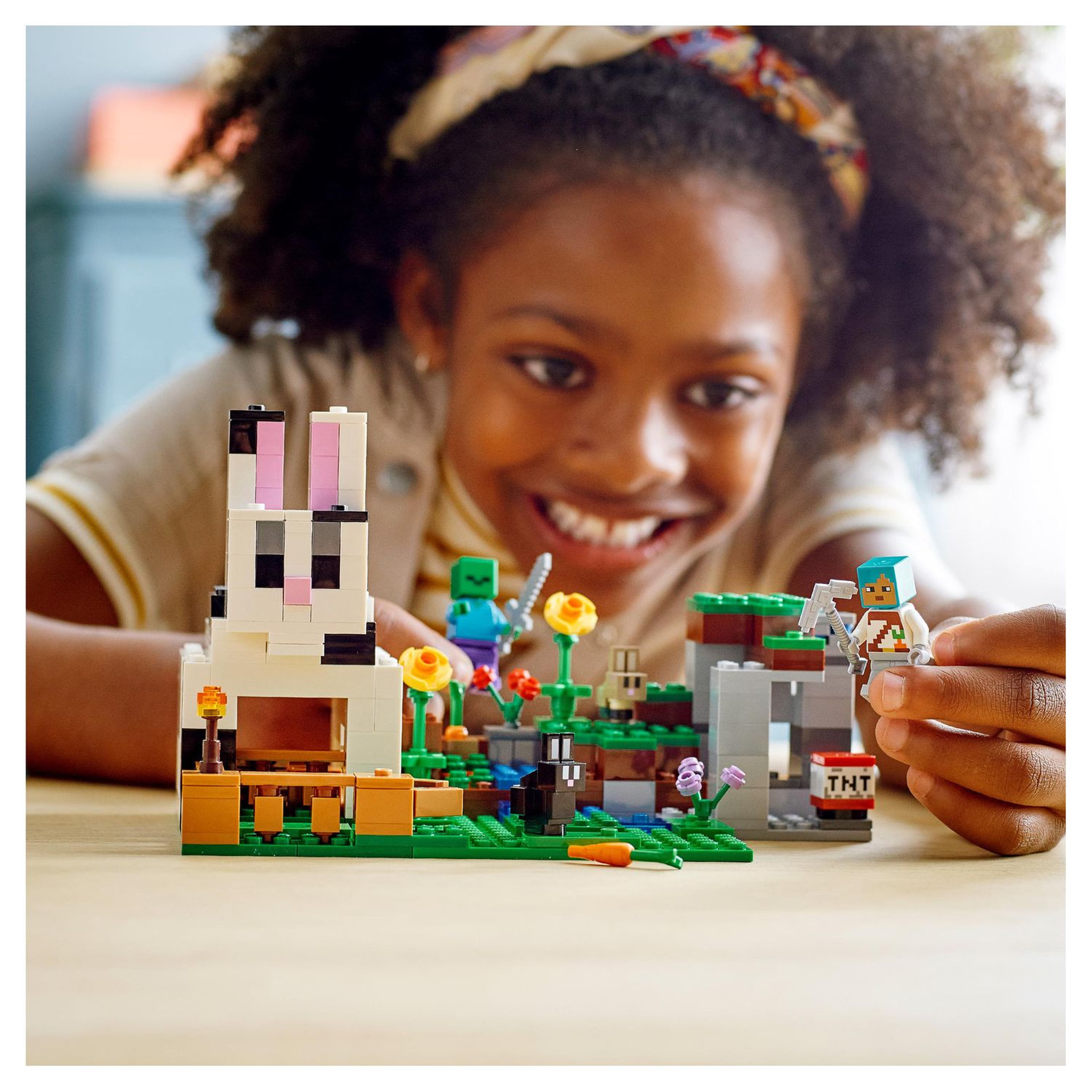 Voir la diapositive 8 : LEGO Minecraft 21181 - Le Ranch Lapin Set de Construction Maison, Ferme avec Animaux