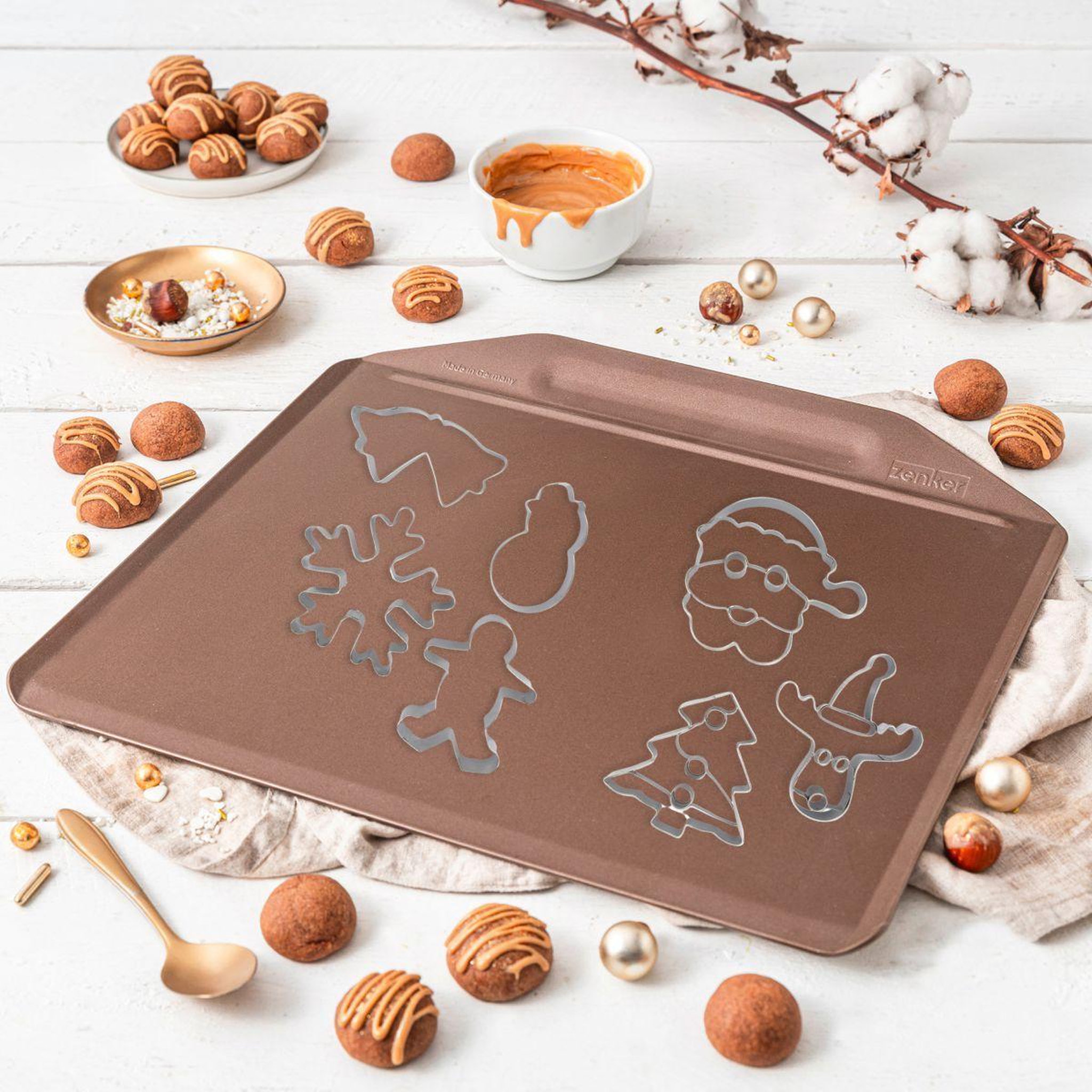 Voir la diapositive 2 : ZENKER Plaque de cuisson au four sans rebords et 7 emporte-pièces de noël zenker noël
