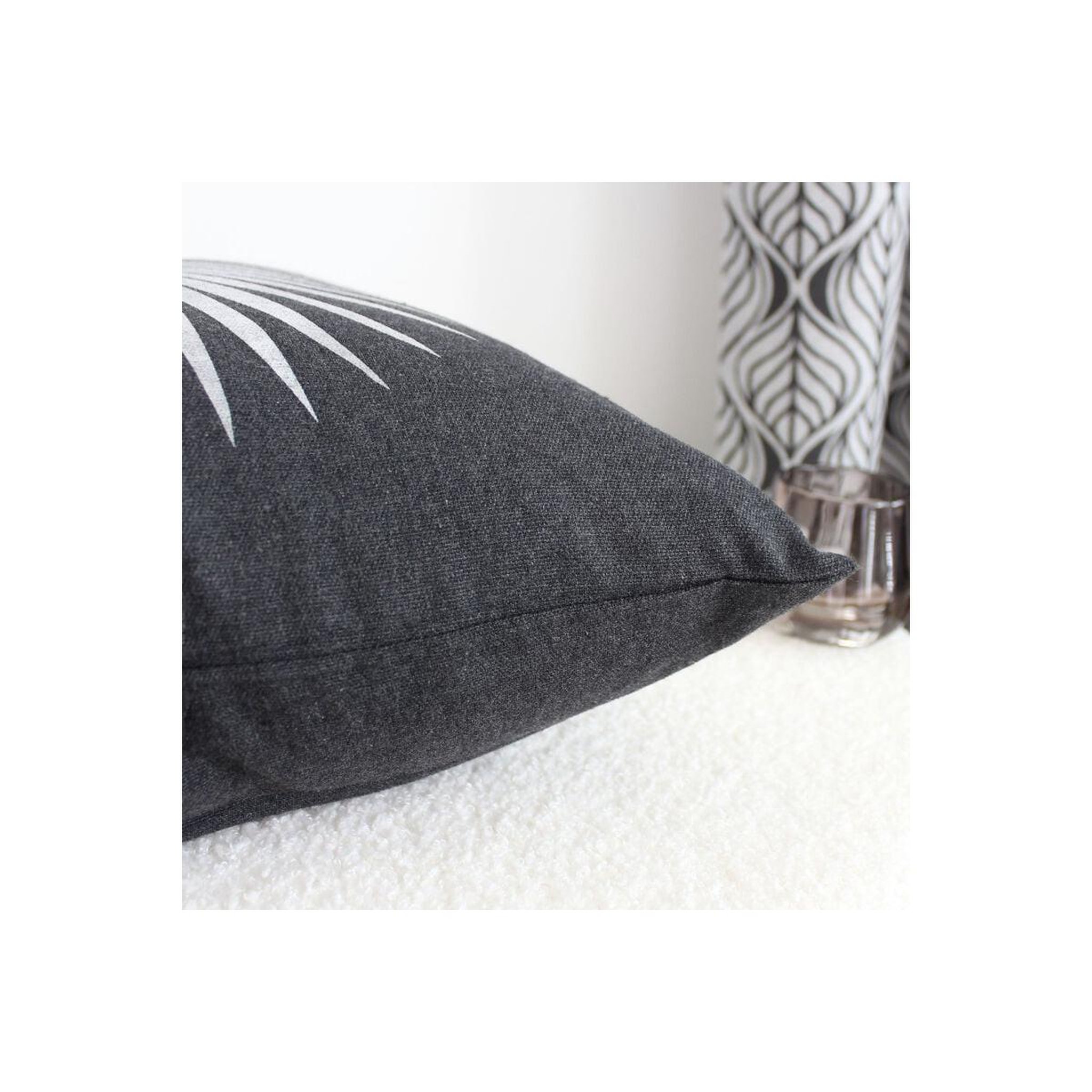 Voir la diapositive 2 : ENJOY HOME Coussin déco imprimé  baya  40x40cm gris foncé