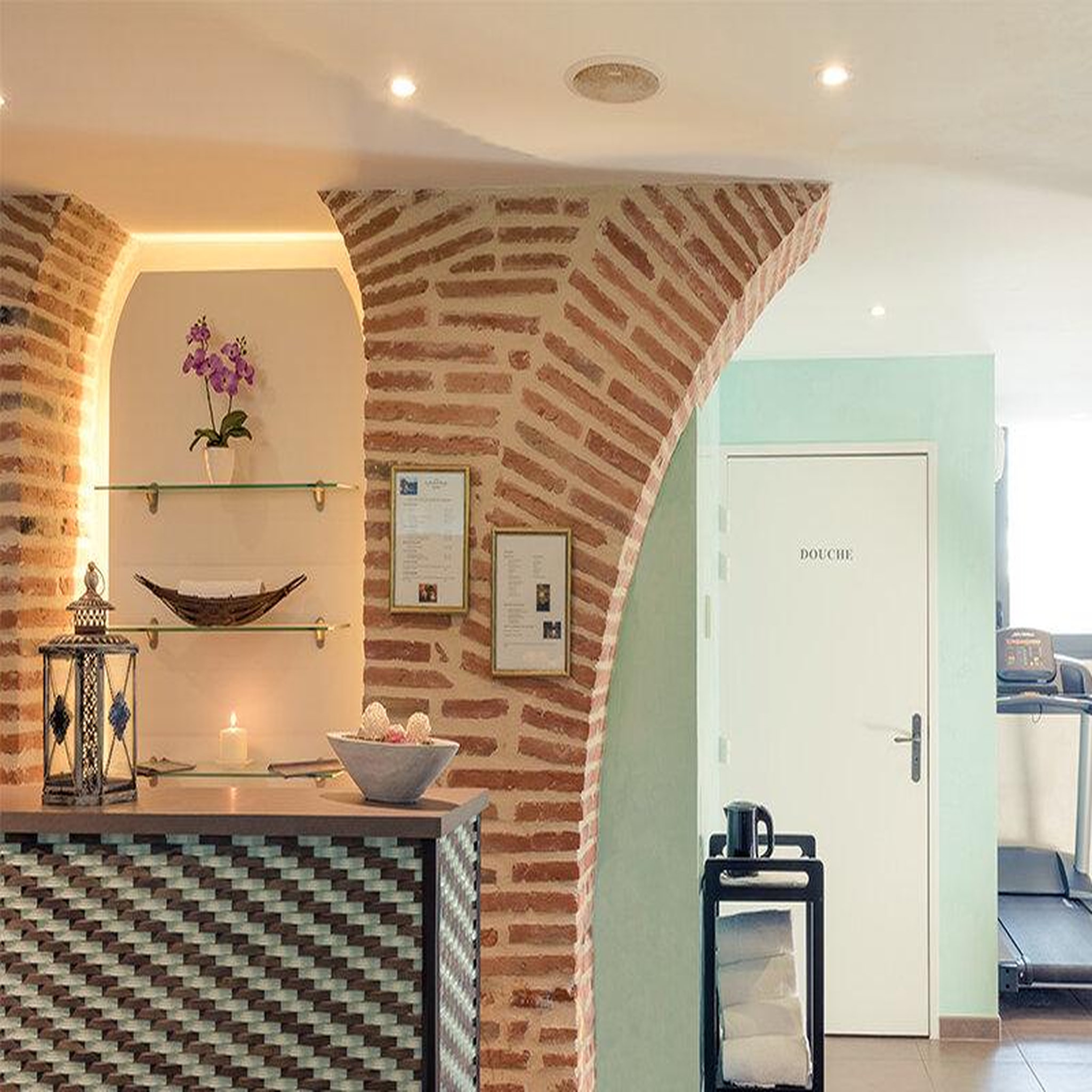 Voir la diapositive 3 : Smartbox 2 jours en hôtel mercure 4* avec espace détente, dîner et bouteille de vin près de montauban - coffret cadeau séjour