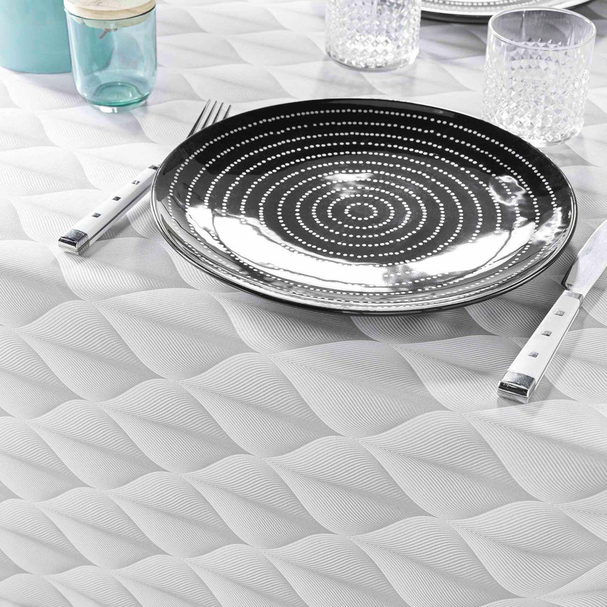 Voir la diapositive 2 : Douceur d'Intérieur Nappe antitache imprimé  kalini  150x240cm gris