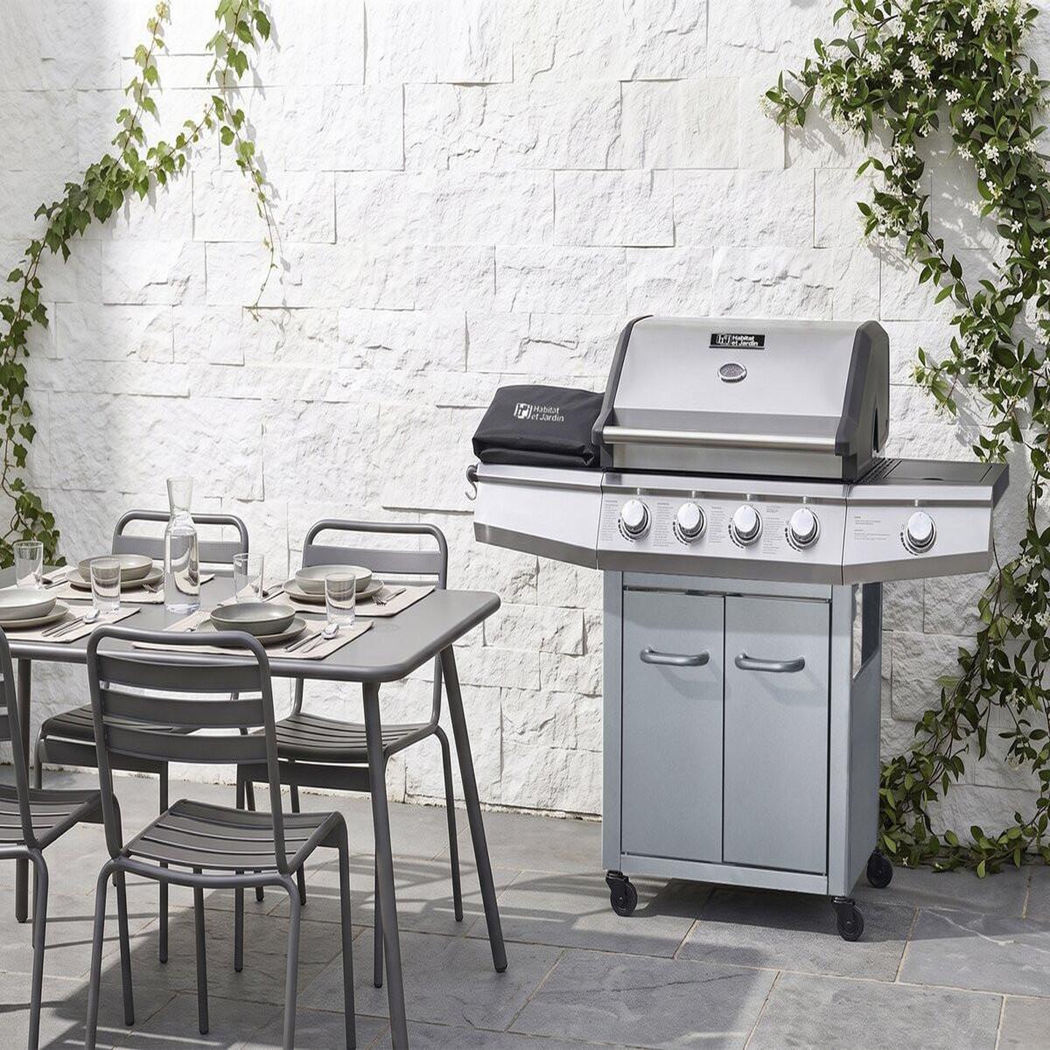 Voir la diapositive 2 : Habitat et Jardin Barbecue gaz avec LED  Bingo 5  - 5 Brûleurs dont 1 latéral - 15.2kW + Housse protection - Argenté