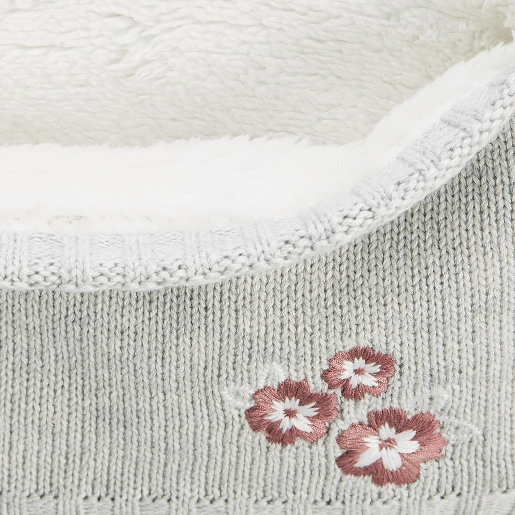 Voir la diapositive 2 : Petit Béguin Cache cou enfant en tricot esmée