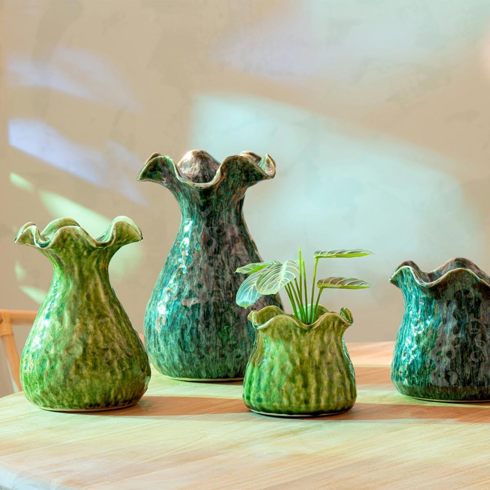 Voir la diapositive 4 : J-LINE Cache-pot déco en argile  roni  20cm vert