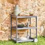 Voir la diapositive 2 : SWEEEK Desserte extérieure 84 cm en aluminium avec roues et poignée ALBI. Aluminium et polywood. anthracite. L 84 x P 56 x H 96 cm