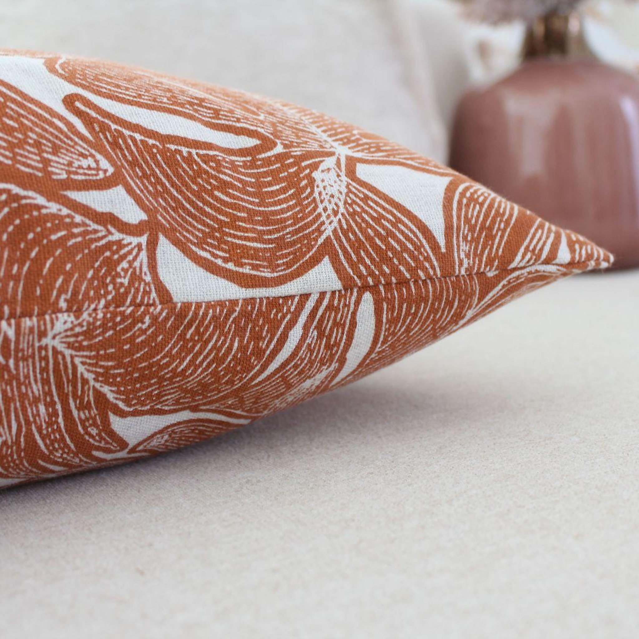 Voir la diapositive 2 : ENJOY HOME Coussin déco imprimé  casamance  40x40cm cuivre