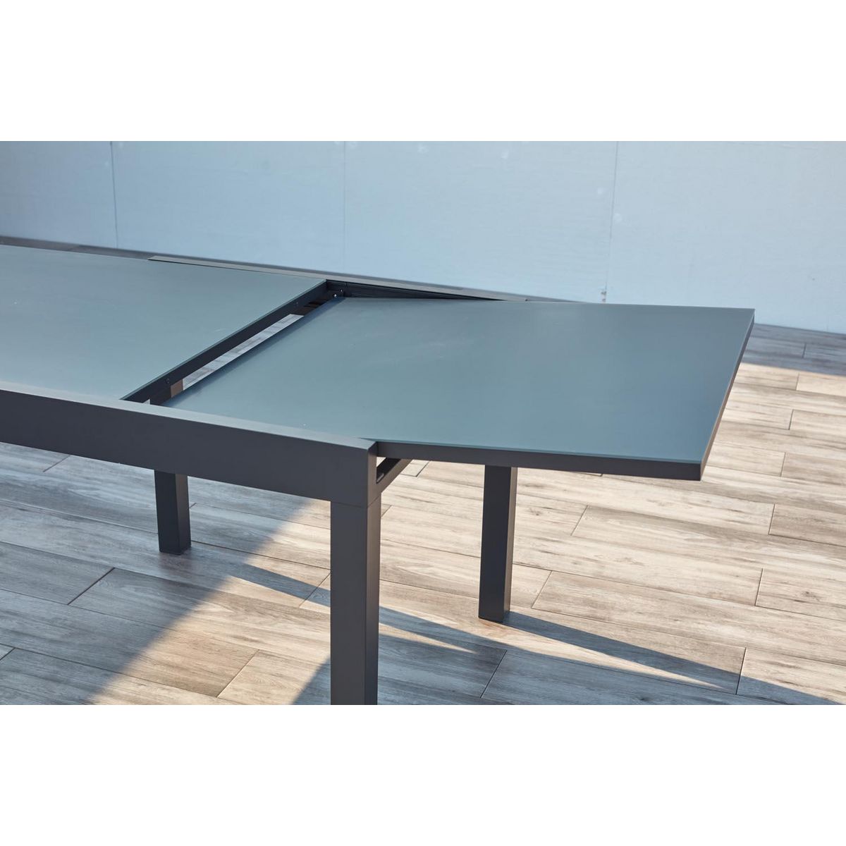 CONCEPT USINE Salon de jardin 8 places en aluminium gris foncé CUALICA