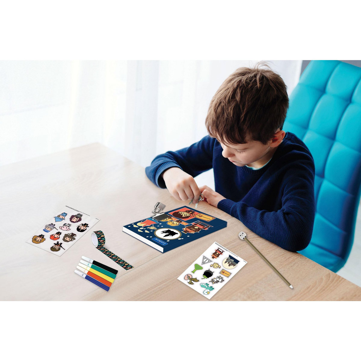 Lexibook Journal Intime Electronique Harry Potter avec effets lumineux et accessoires (stickers, stylo en forme de baguette magique, feutres, ruban adhésif)