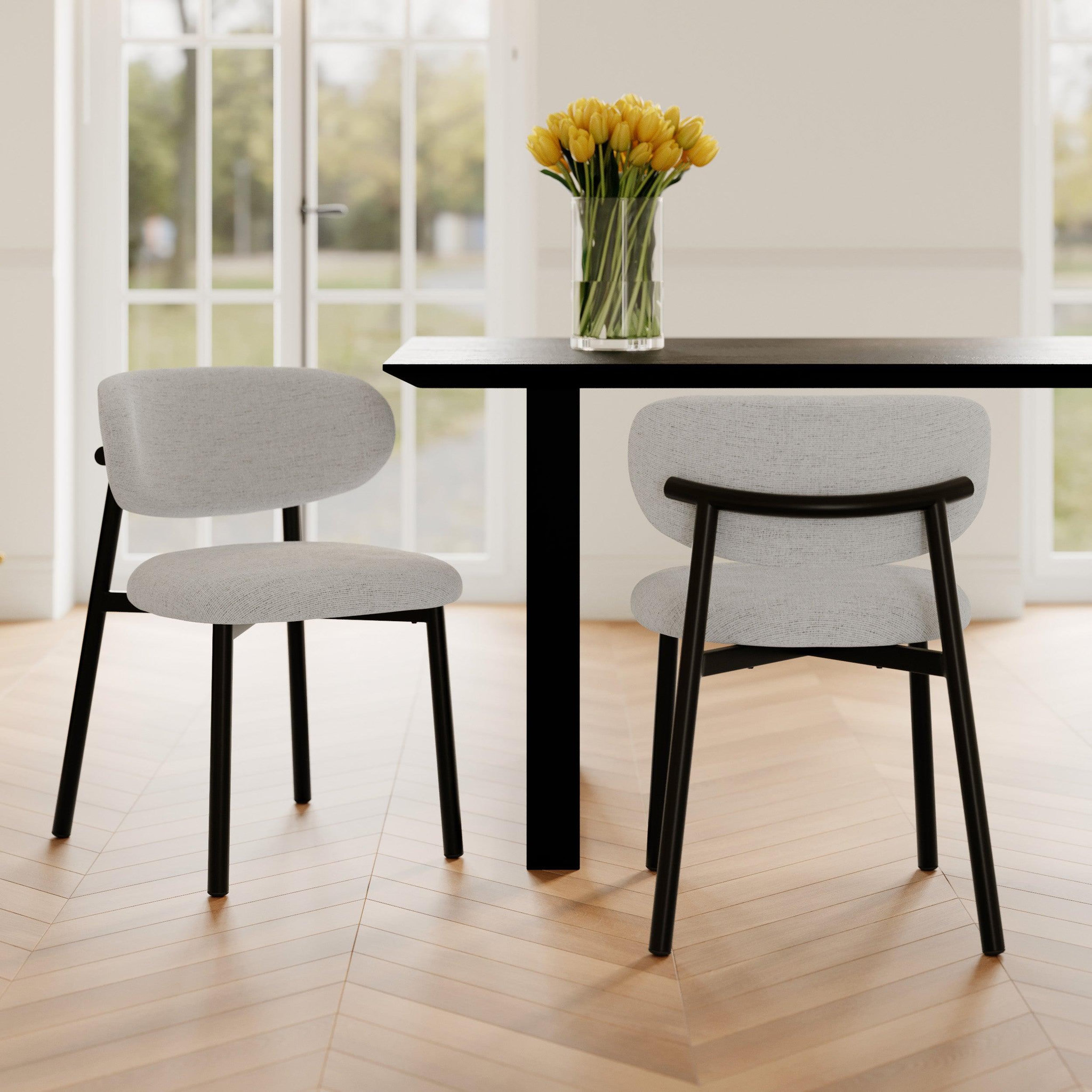 Voir la diapositive 2 : MAISON PAVANE Lot de 2 chaises en tissu gris clair chiné et pieds en métal noir-nao