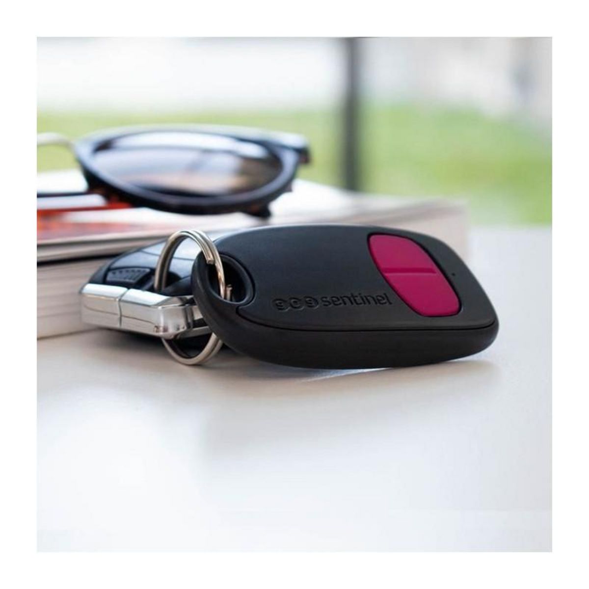 SCS SENTINEL Télécommande 2 canaux - SCS SENTINEL - SimplyControl - Fuchsia, portée 40m, fréquence 433.92 MHz, pile lithium CR2032 inclus