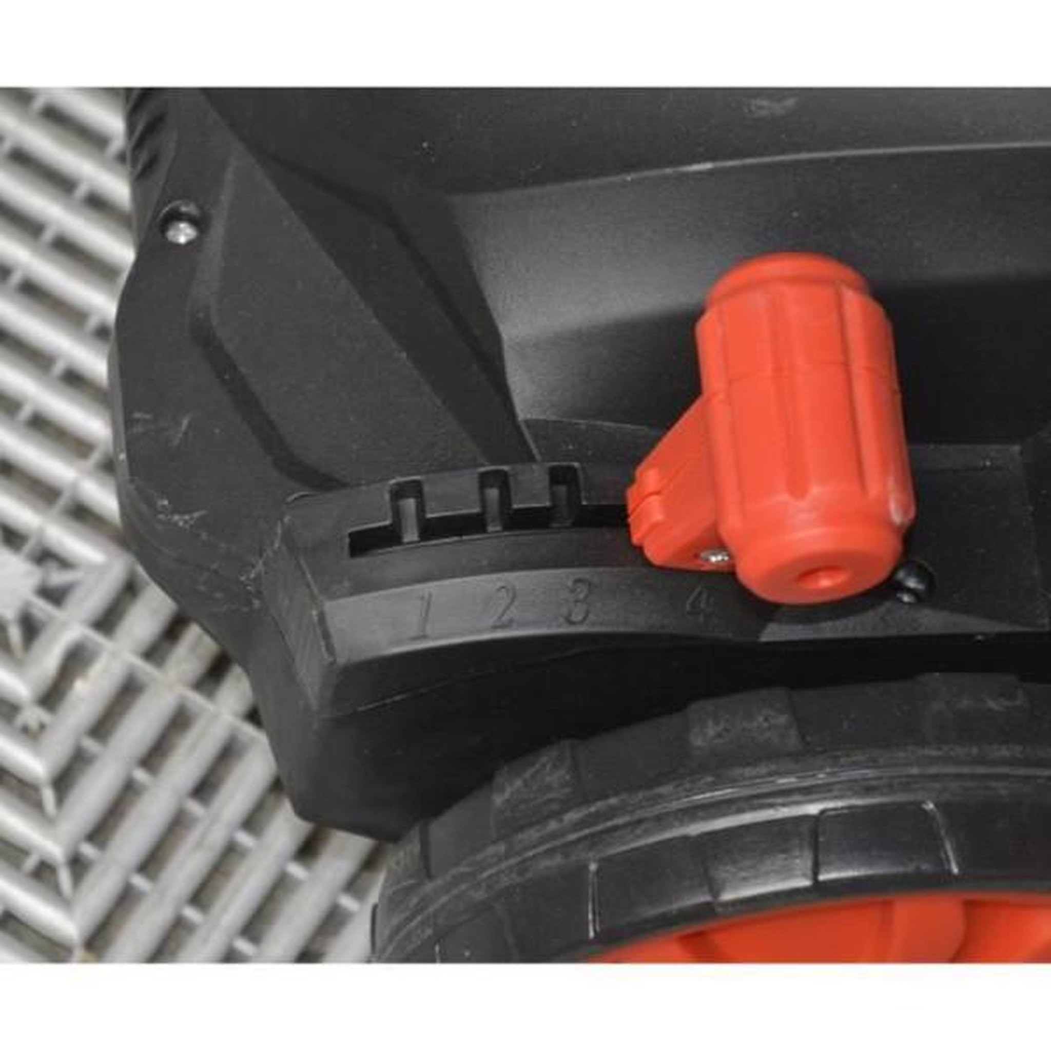Voir la diapositive 2 : ELEM TECHNIC ELEM GARDEN Scarificateur - Emmousseur électrique 1500 W