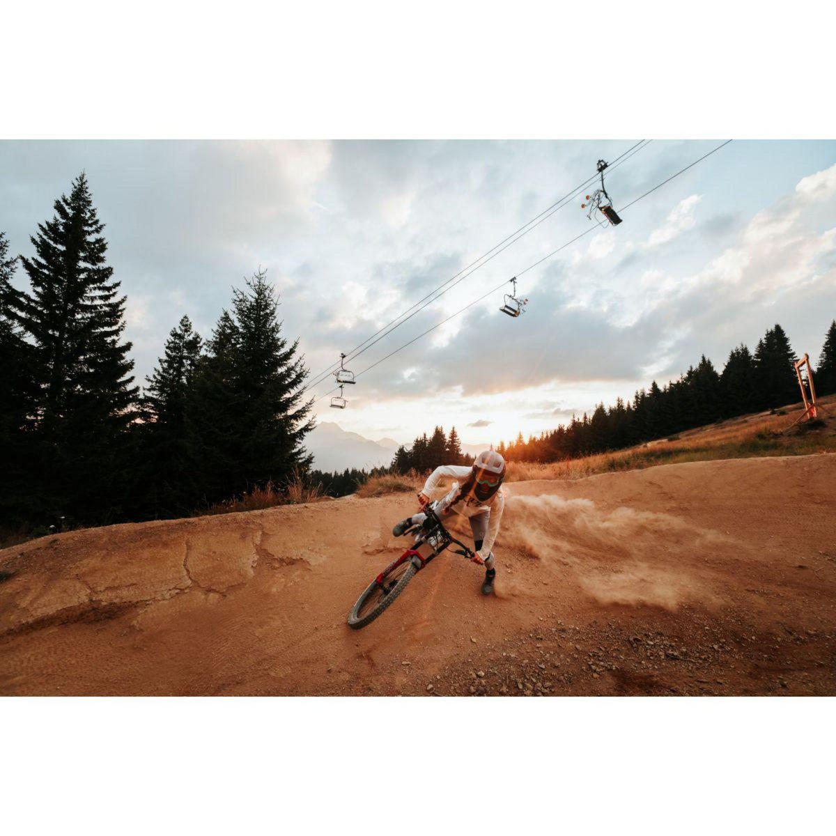 Canon Appareil photo Hybride EOS R6 Mark II + RF 24-105mm f/4-7.1 IS