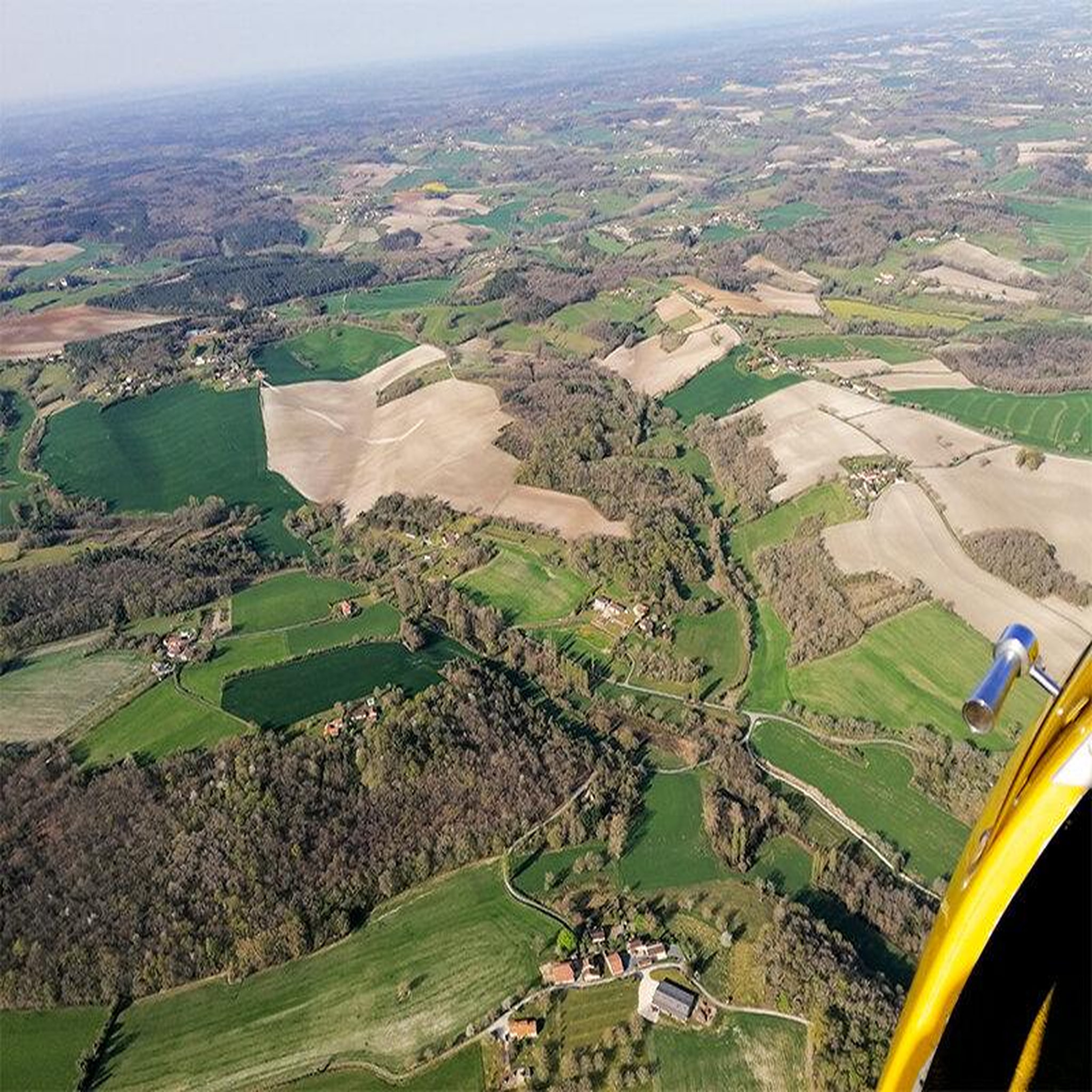 Voir la diapositive 4 : Smartbox Vol en ULM multiaxes de 45 min près de Périgueux - Coffret Cadeau Sport & Aventure